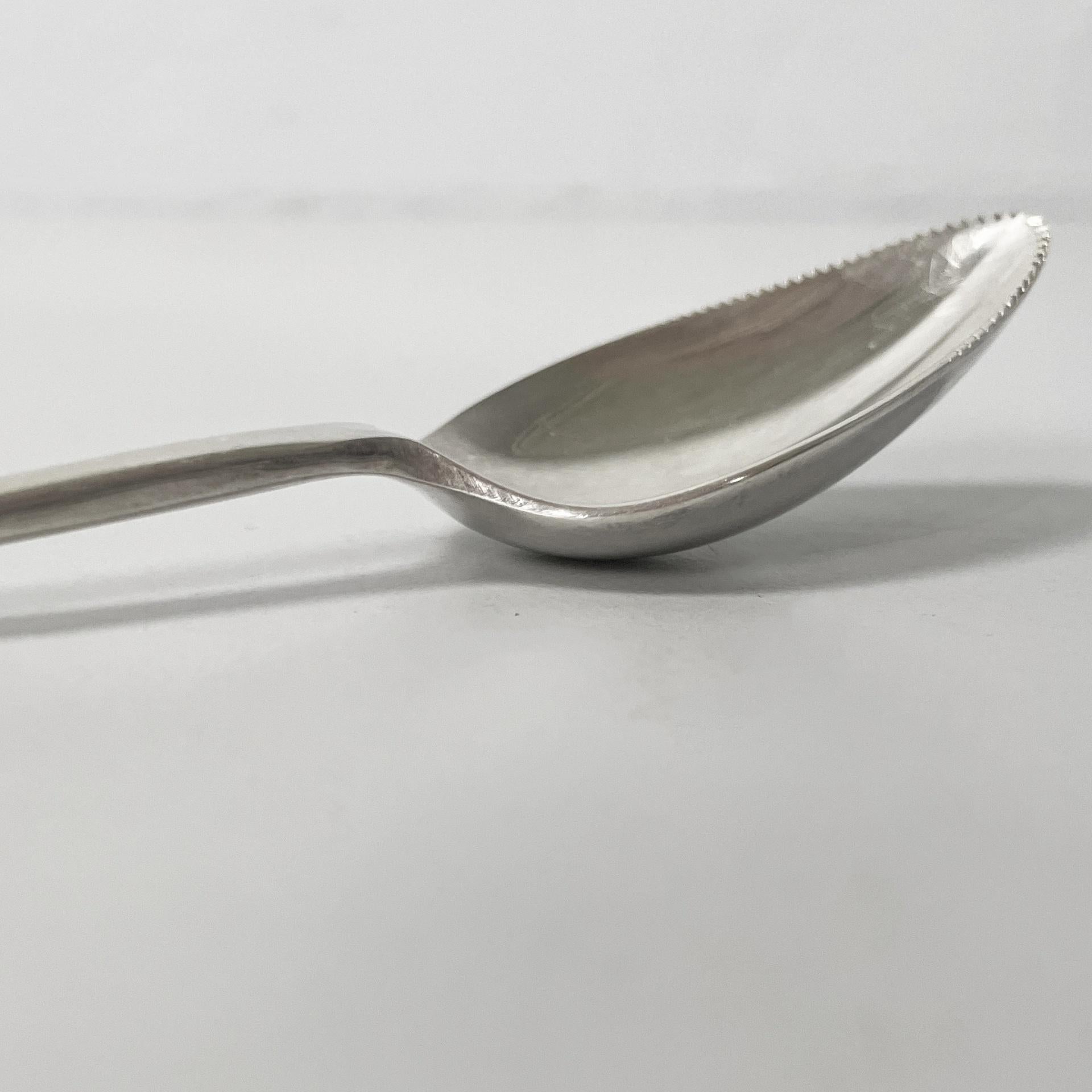 Englisches versilbertes Grapefruitmesser und -löffel von George Buttler, 1950er Jahre im Angebot 9