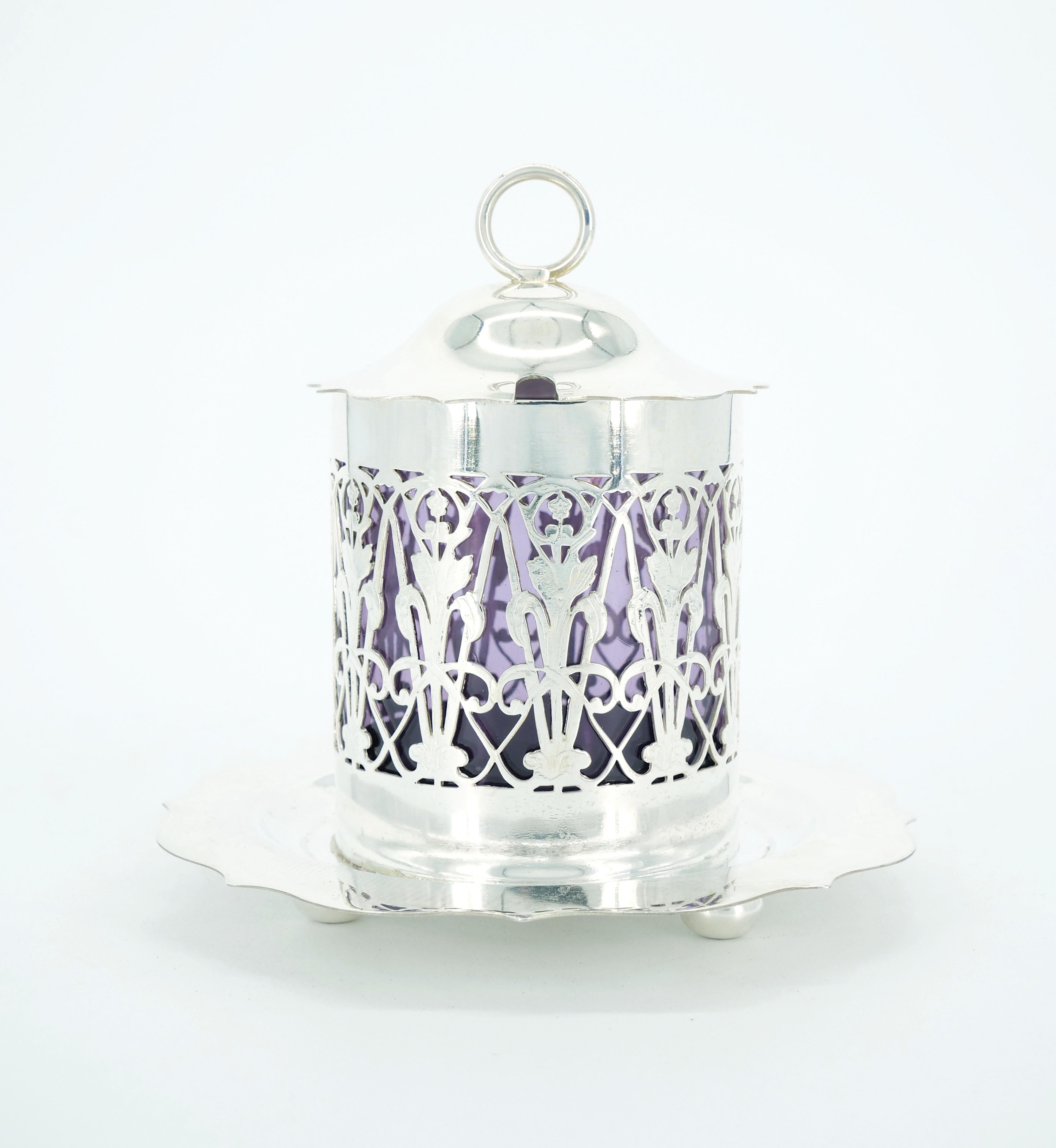 Englisches versilbertes, haltendes, lila Glas-Insert-Tischgeschirr-Deckelgefäß mit Sockel im Angebot 5