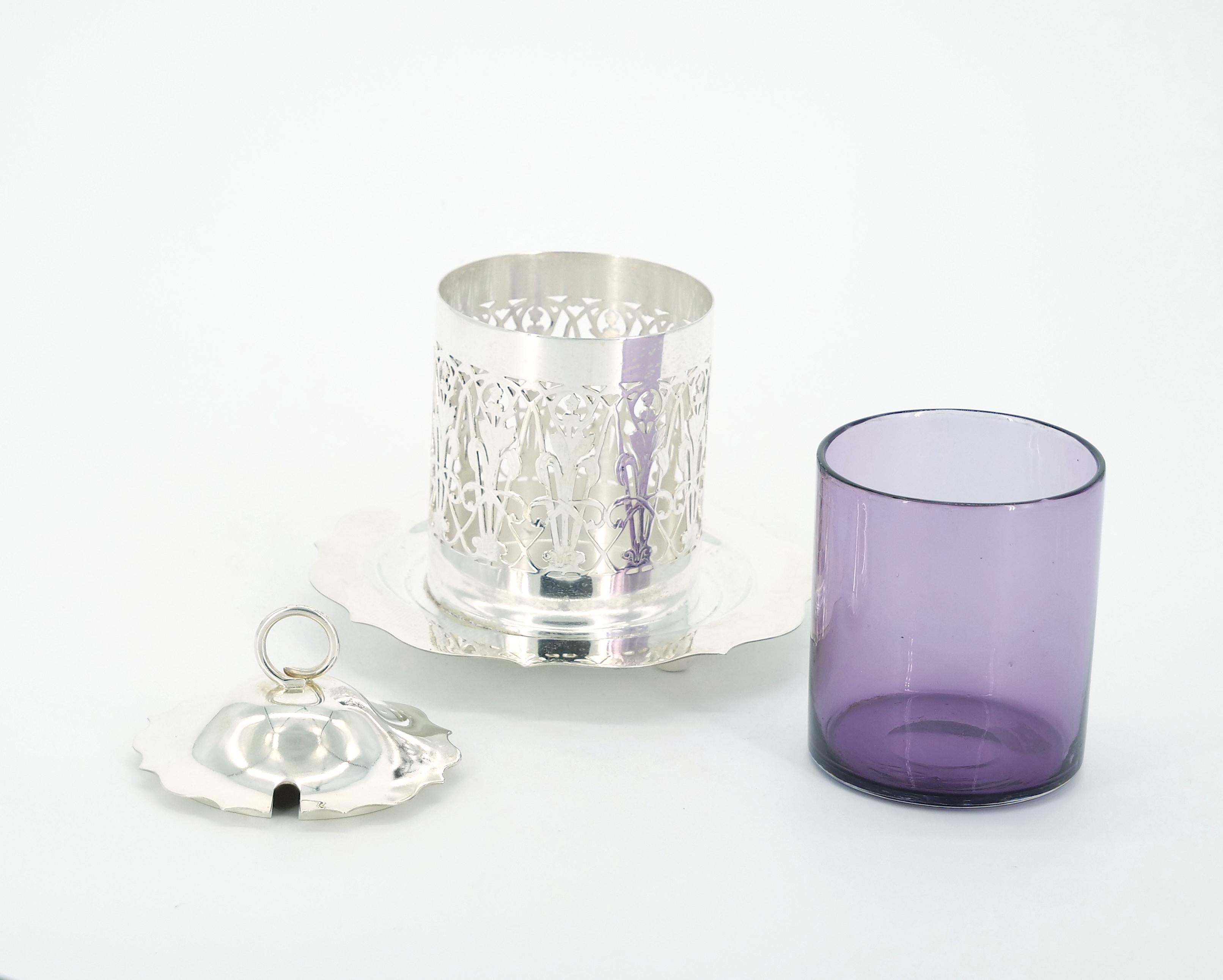 Introduce an air of refined elegance to your dining experience with our Early 20th Century English Silver-Plated Holding Base/Purple Glass Insert Tableware Covered Jar. This exquisite condiment piece seamlessly blends vintage charm with functional