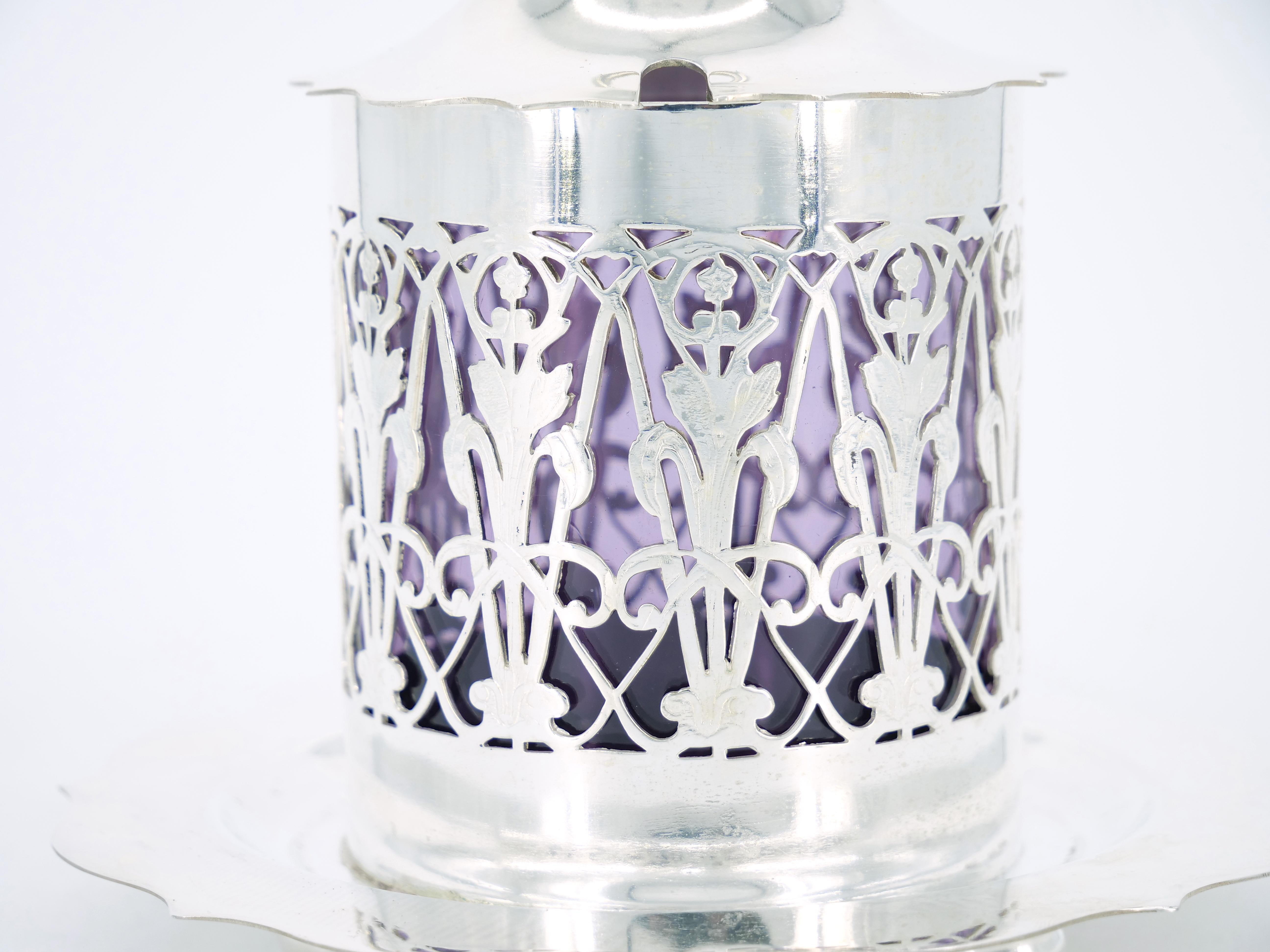 English Silver Plated Holding Base / Purple Glass Insert Tableware Covered Jar In Good Condition For Sale In Tarry Town, NY