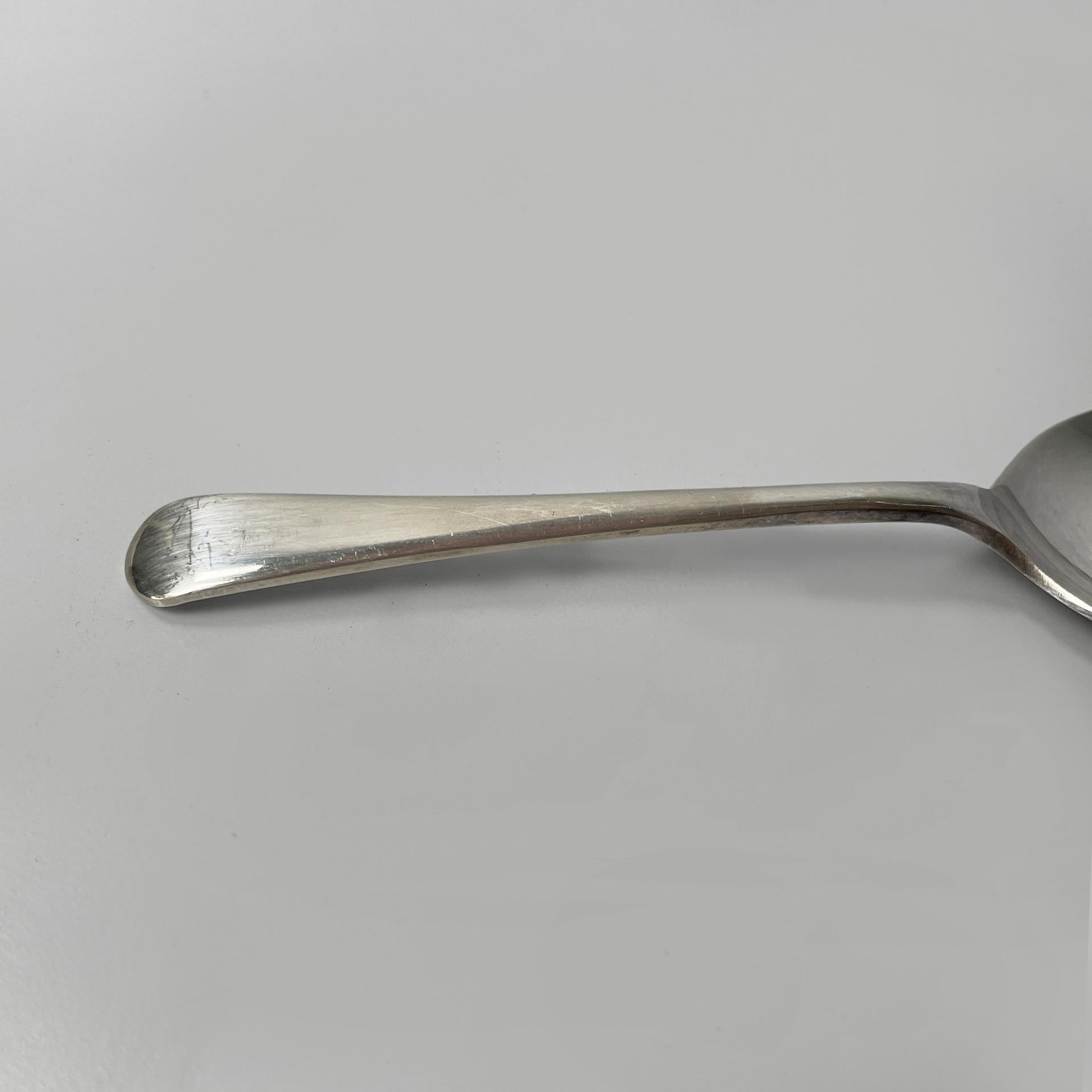 Englische versilberte, gezackte Melonenlöffel von George Buttler & Co., 1950er Jahre im Angebot 5