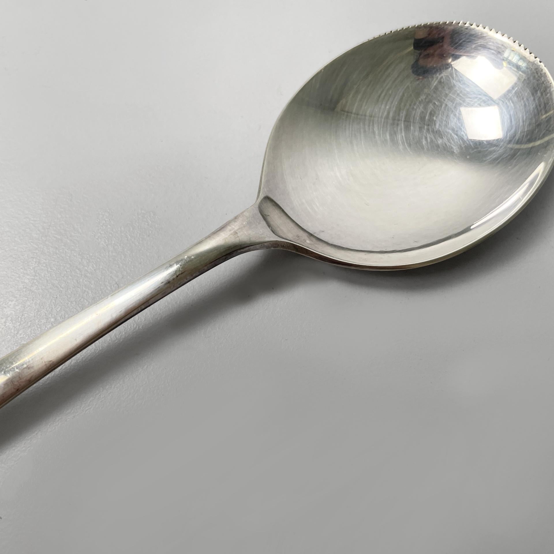 Englische versilberte, gezackte Melonenlöffel von George Buttler & Co., 1950er Jahre im Angebot 3
