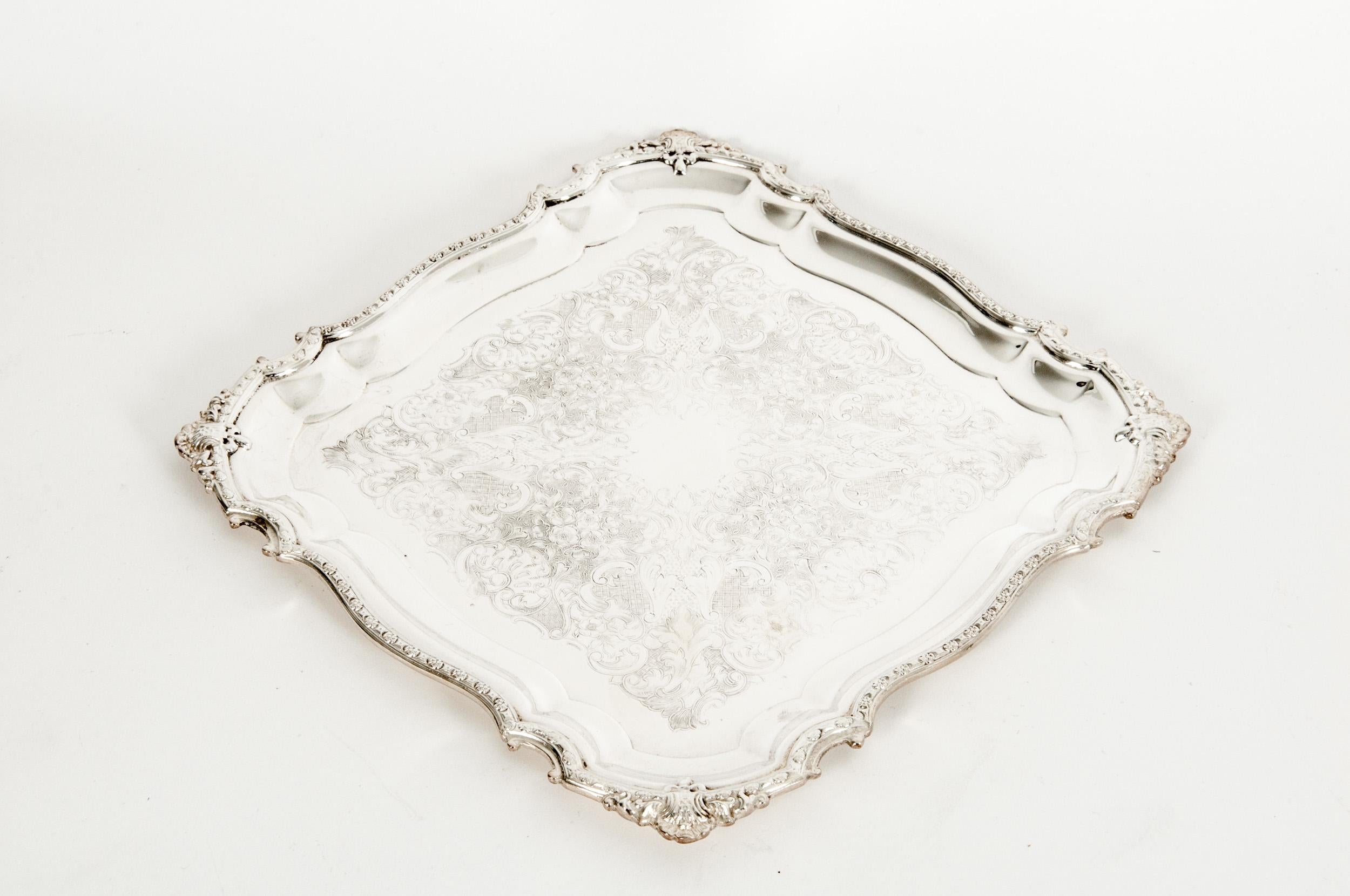 English silver plated Sheffield square shape barware / tableware serving tray with interior design details. The tray is in great condition. Minor wear consistent with age / use. Maker's mark undersigned. The tray is about 9 inches x 9 inches.