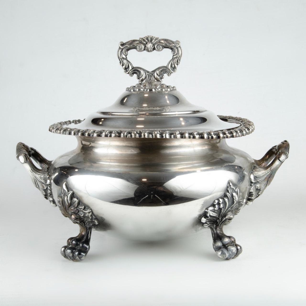 Art Nouveau English Silver Plated Sheffield Tureen, 19th Century For Sale
