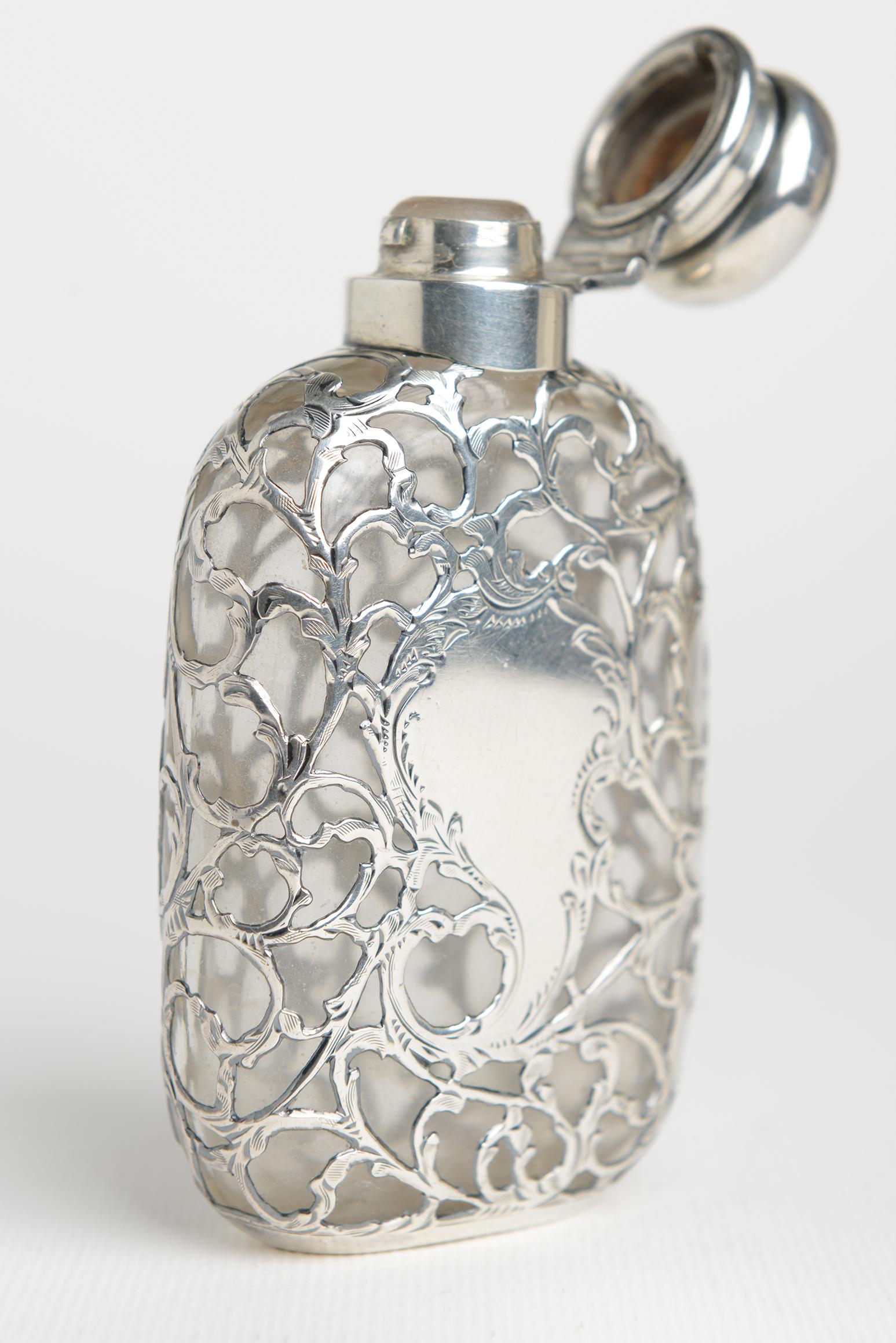 English Silver Pocket Wiskey Flask In Excellent Condition In Alessandria, Piemonte