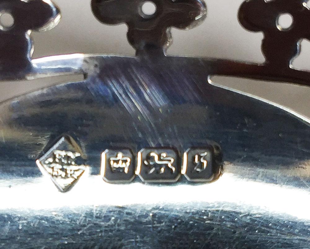 Cesta pequeña de plata inglesa de Martin, Hall & Co. Sheffield, 1910 Británico en venta