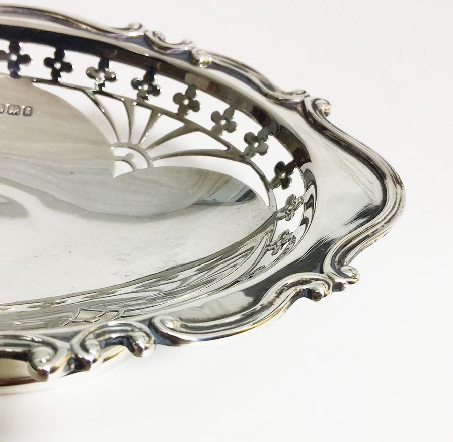 20th Century English Silver Small Basket by Martin, Hall & Co. Sheffield, 1910 For Sale