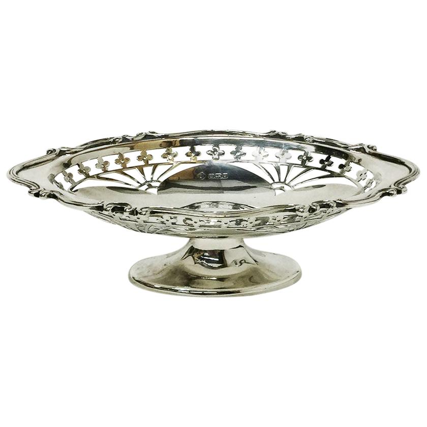 English Silver Small Basket by Martin, Hall & Co. Sheffield, 1910 For Sale
