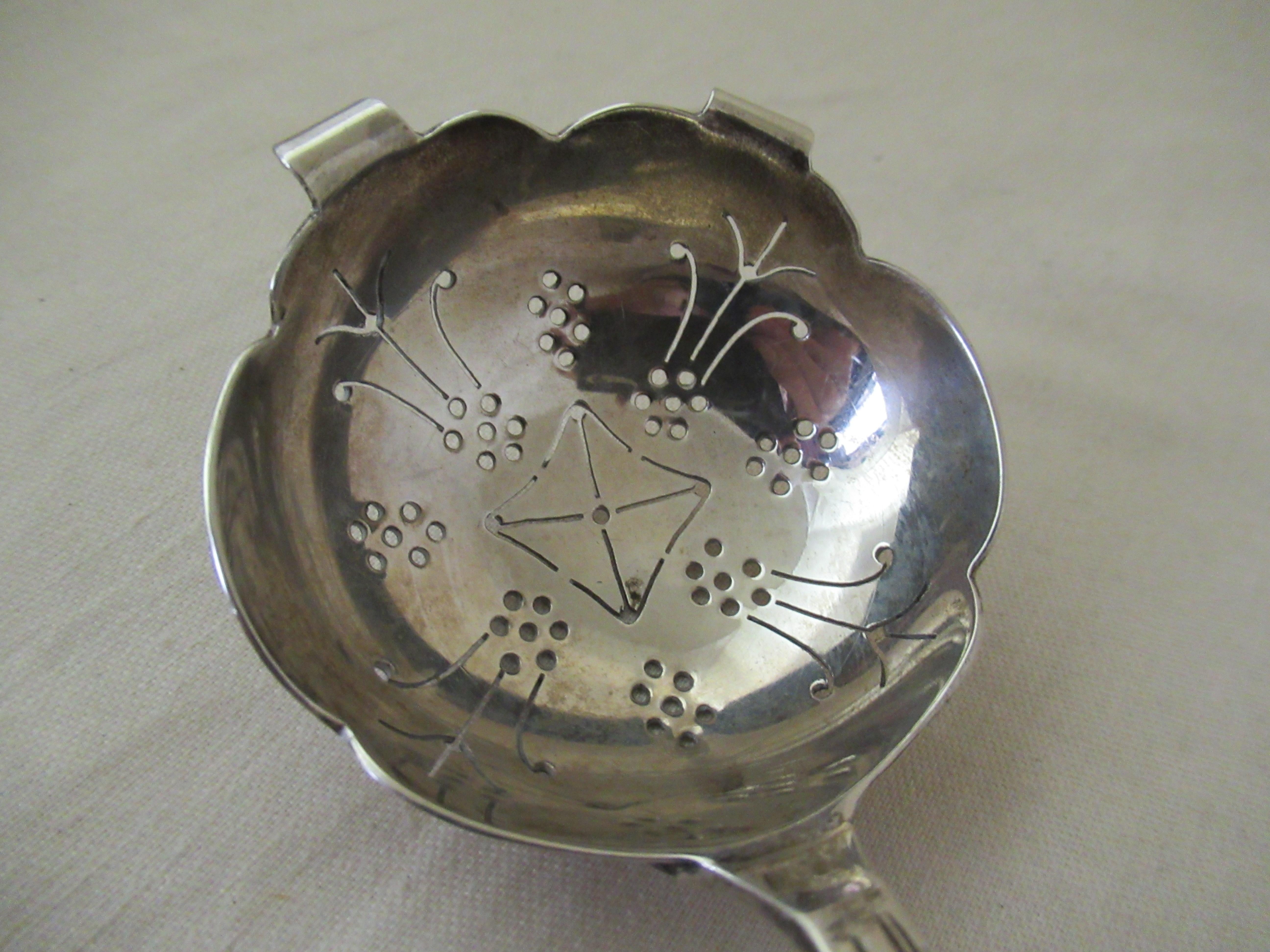 English Silver, Tea Strainer '1894' & Butter Shell '1977', London & Sheffield For Sale 3