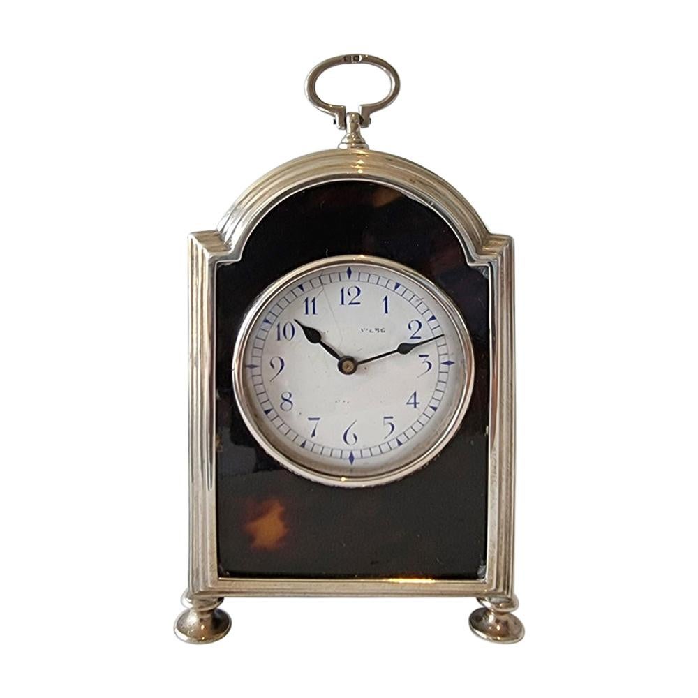 Pendule de voyage anglaise en forme d'horloge de cheminée, en argent et écaille