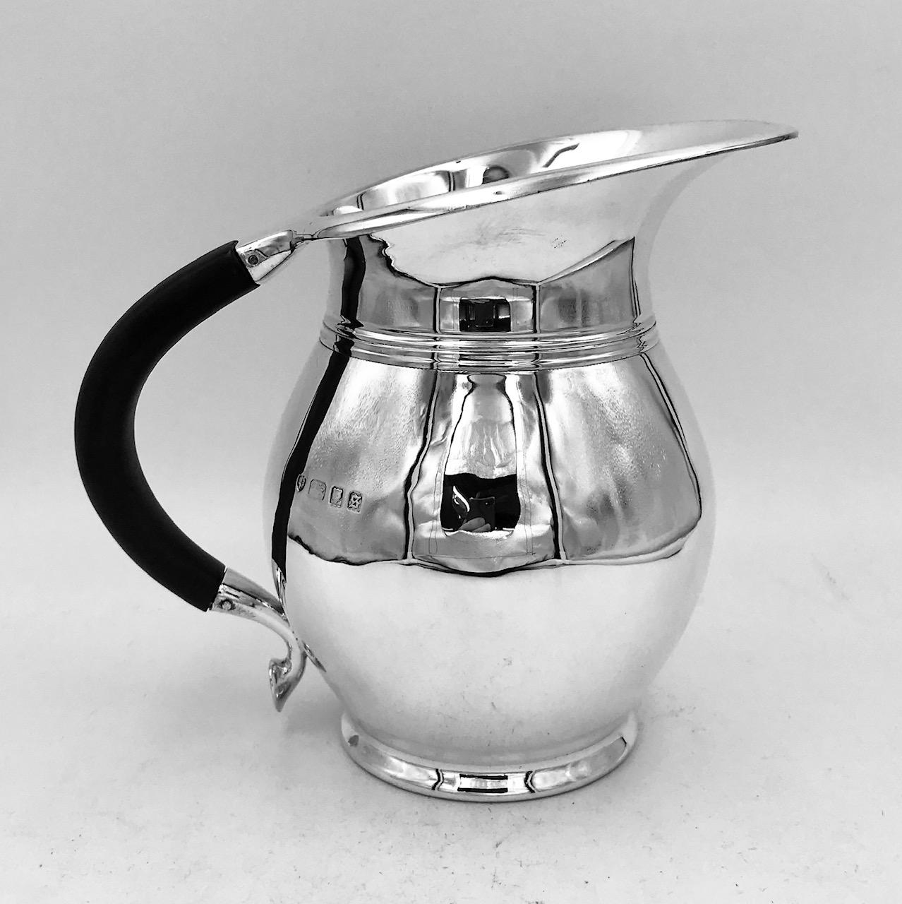 Englischer Wasserkrug aus Silber (Moderne) im Angebot