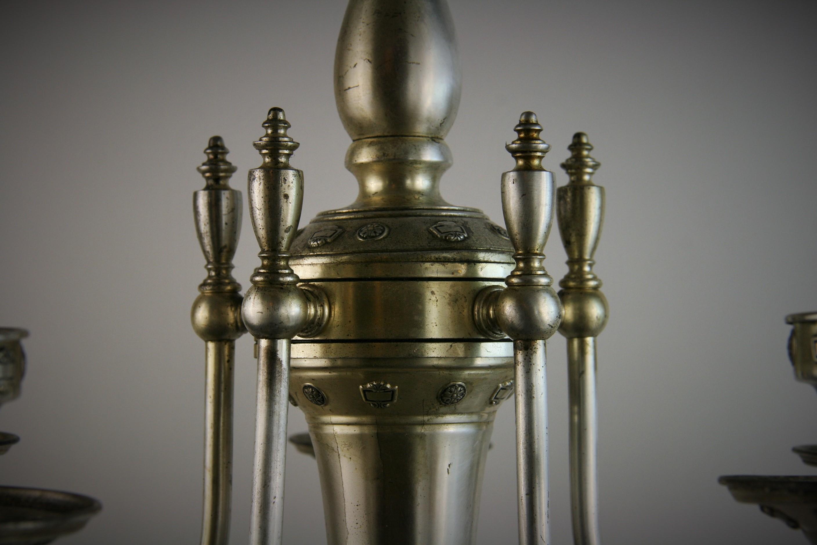 Début du 20ème siècle A Silver Silver, laiton anglais  Lustre à 5 lumières, vers 1920 en vente