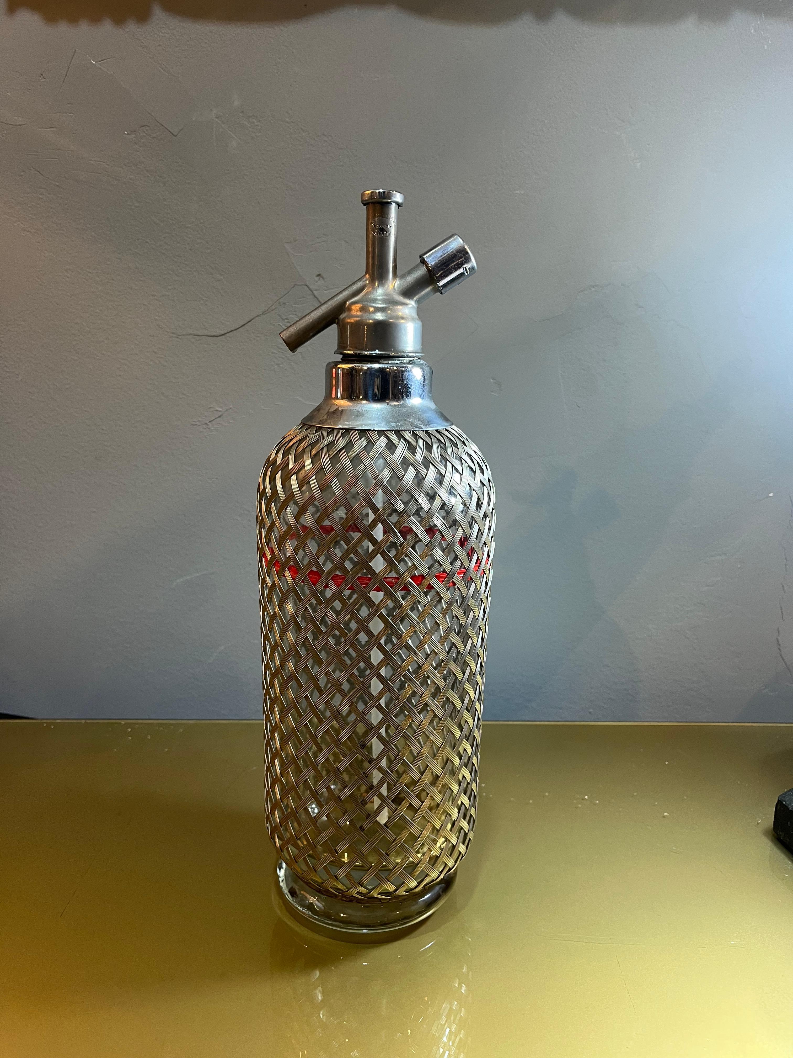 Englischer Siphon Sparklest Makers London aus Metall und Kristall. Produkt in gutem Zustand mit kleinen Verschleiß durch die Jahre und den Einsatz verursacht. Ich verkaufe einen authentischen englischen Siphon aus den 1930er Jahren, ein Stück aus