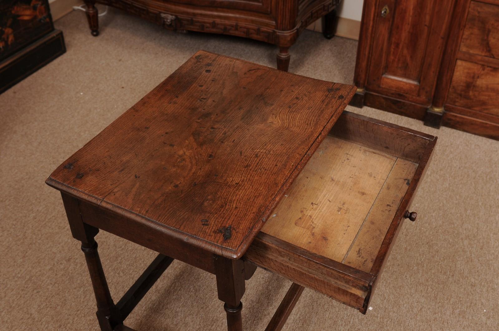English Small 18th Century Oak Side Table with Drawer, Turned Legs In Fair Condition In Atlanta, GA