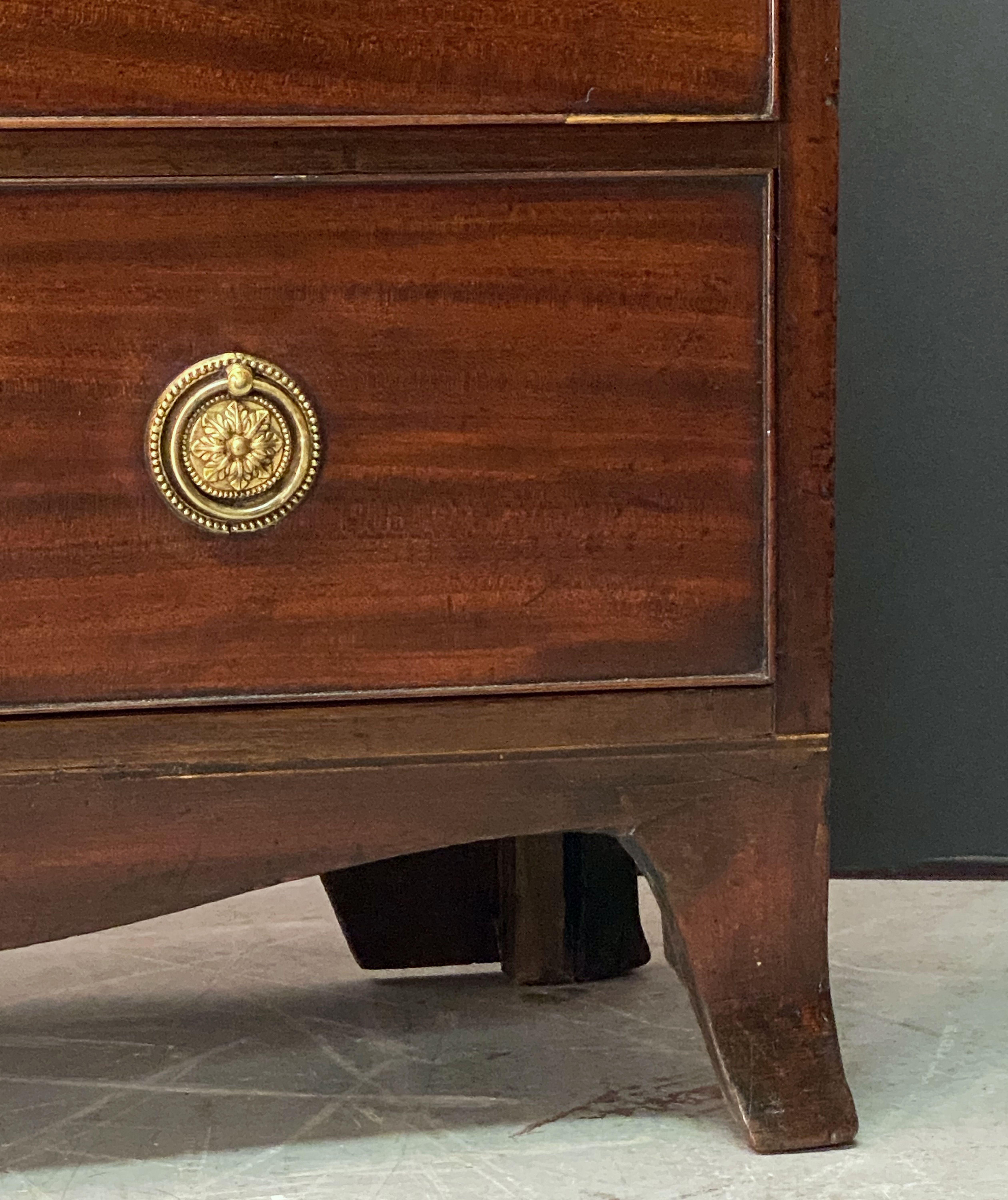 English Small Chest of Drawers of Mahogany 5