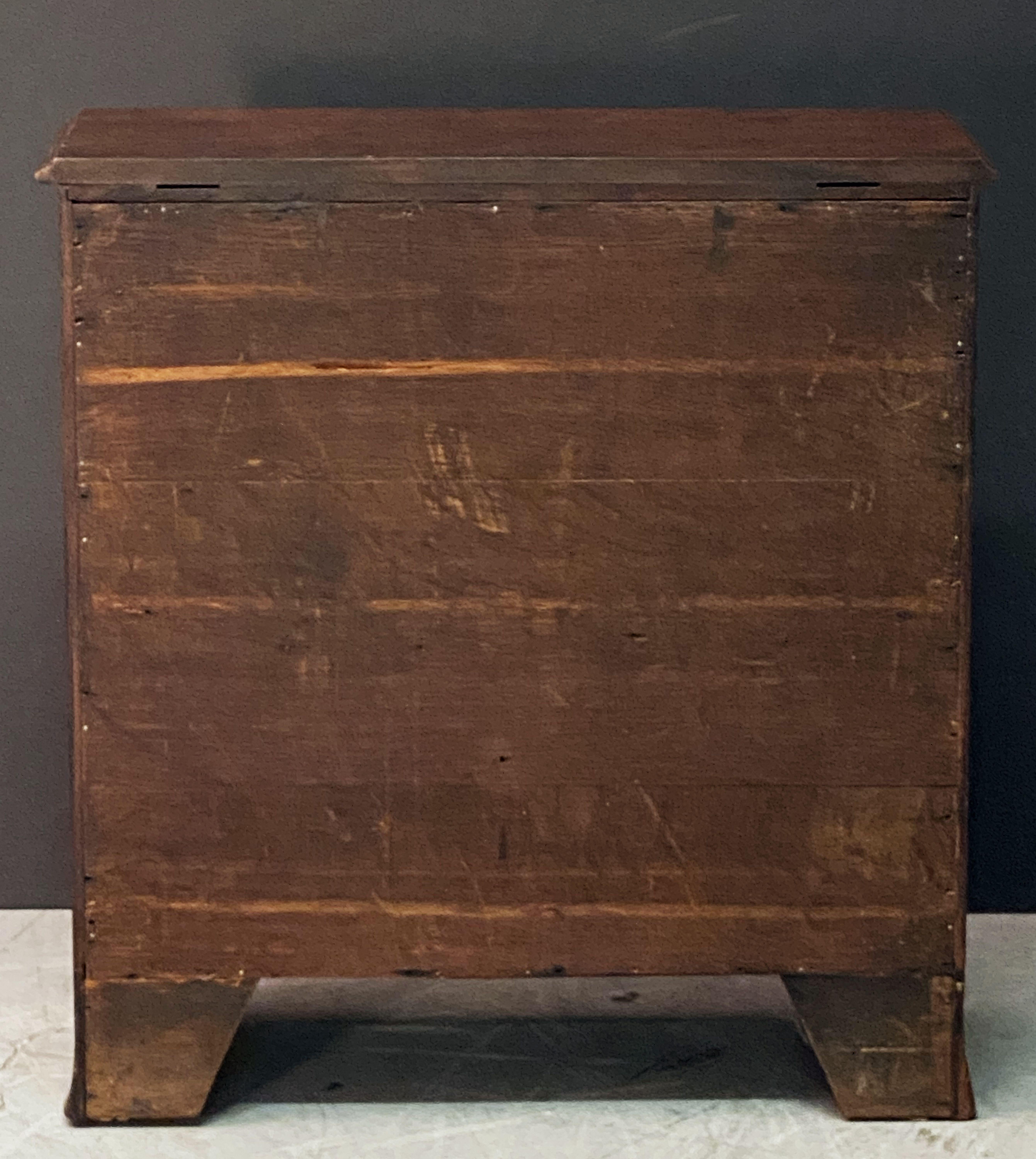 English Small Chest of Drawers of Mahogany 10