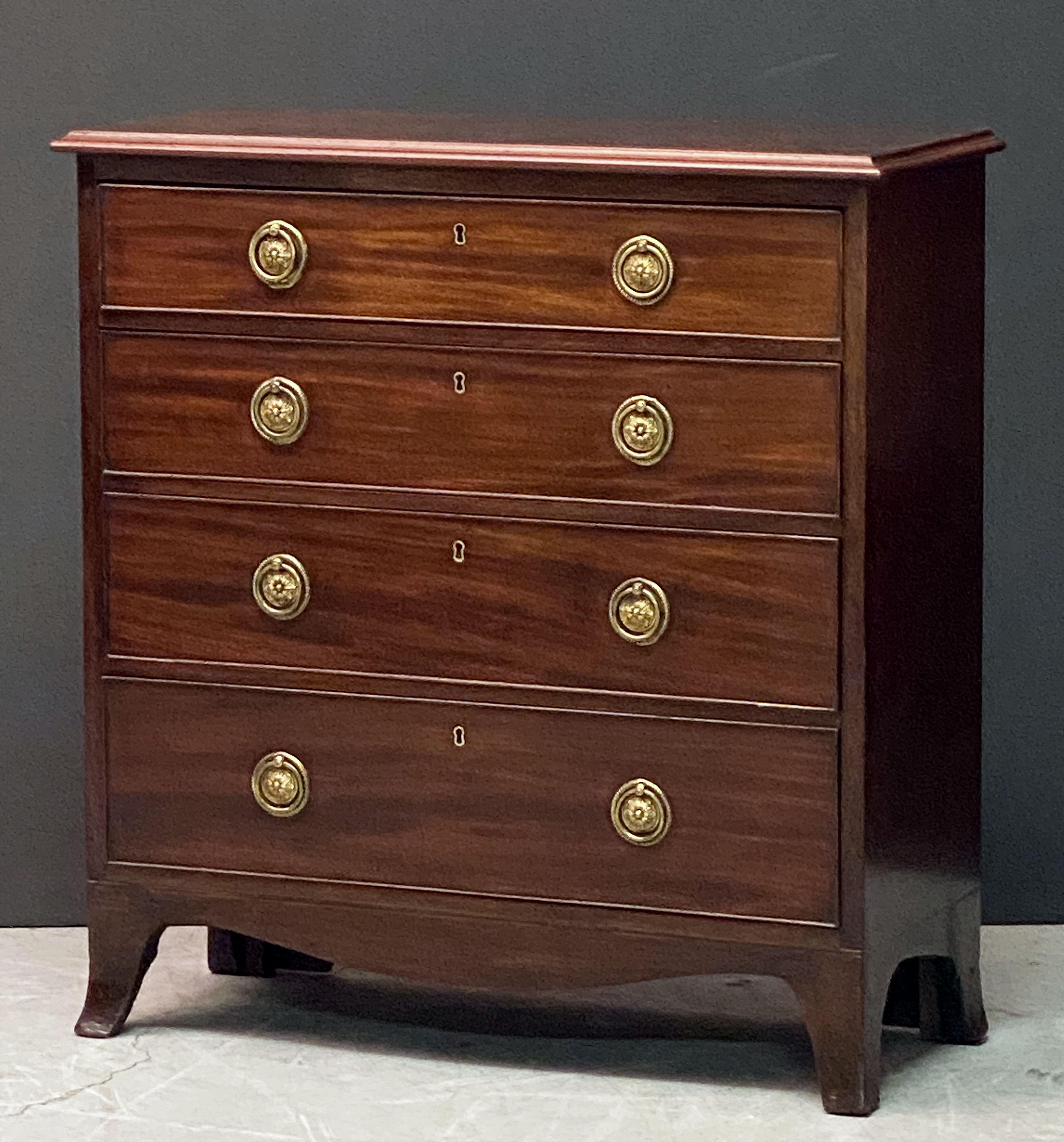 A fine English small chest of mahogany, featuring a moulded top over a frieze of four drawers with brass pulls, each drawer with brass escutcheon, and set upon a serpentine apron with shaped feet.

Note: Has been professionally modified to be