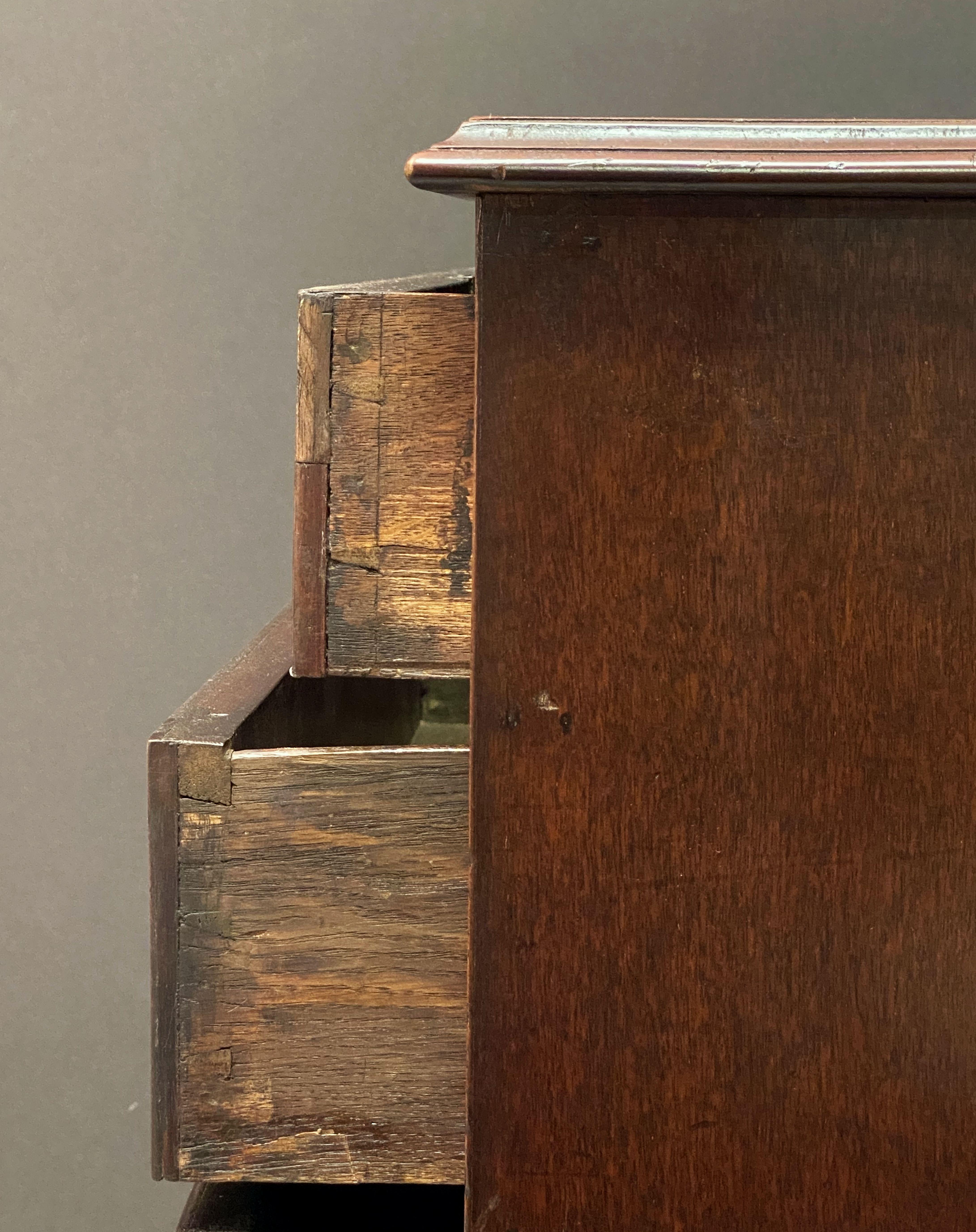 English Small Chest of Drawers of Mahogany 3