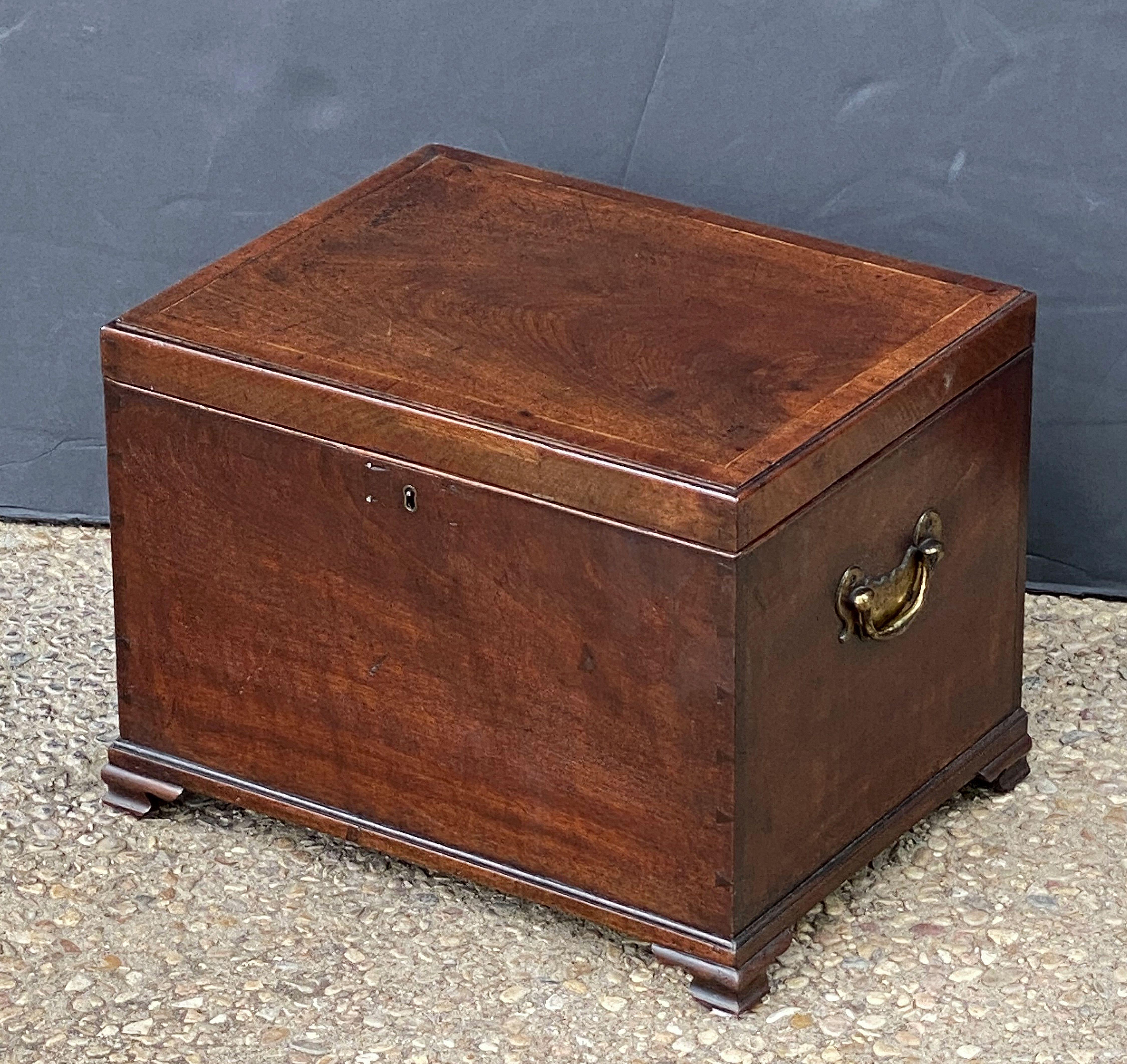 English Small Chest or Box of Mahogany from the George III Era In Good Condition In Austin, TX