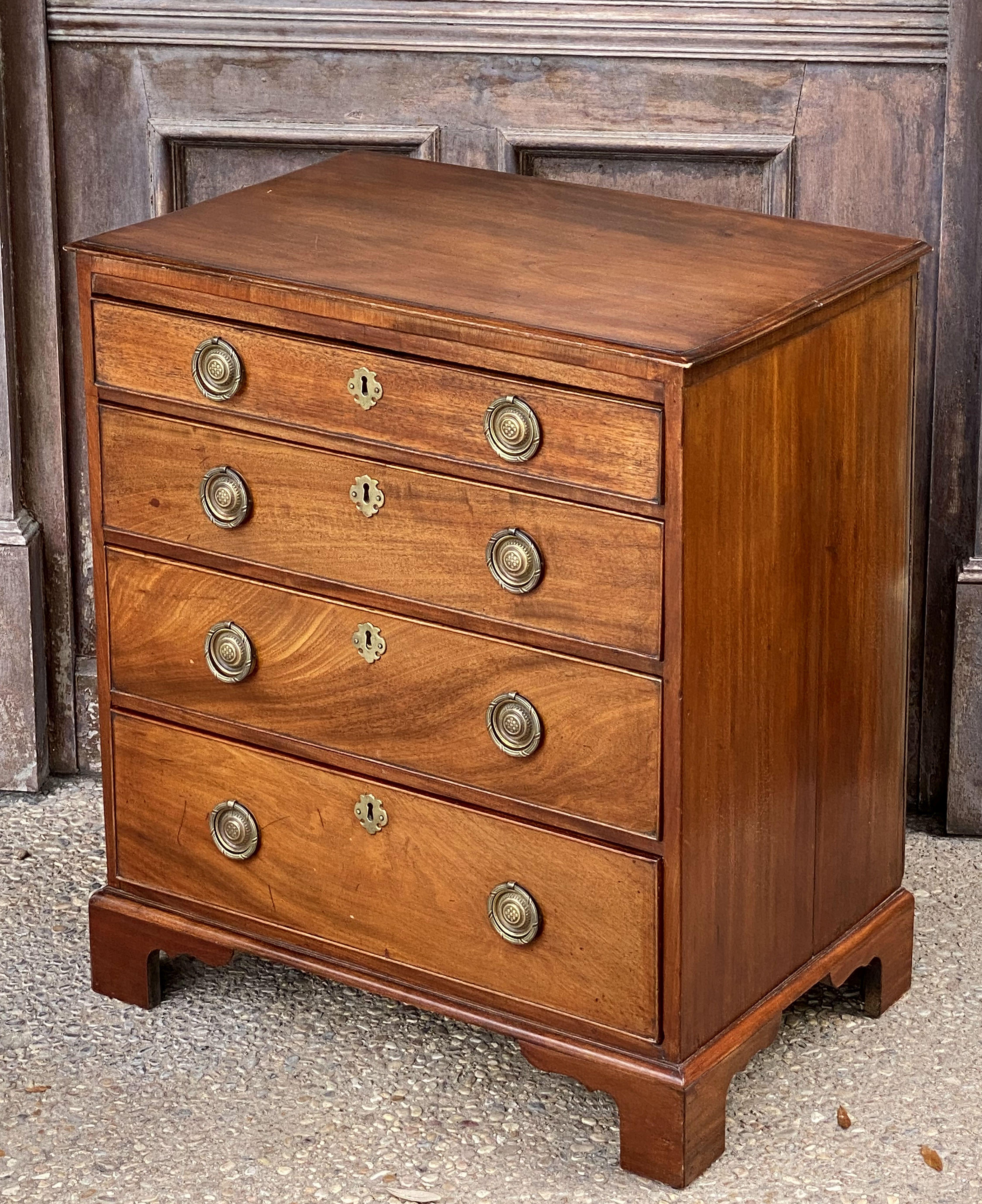 English Small Chest of Mahogany on Bracket Feet In Good Condition In Austin, TX