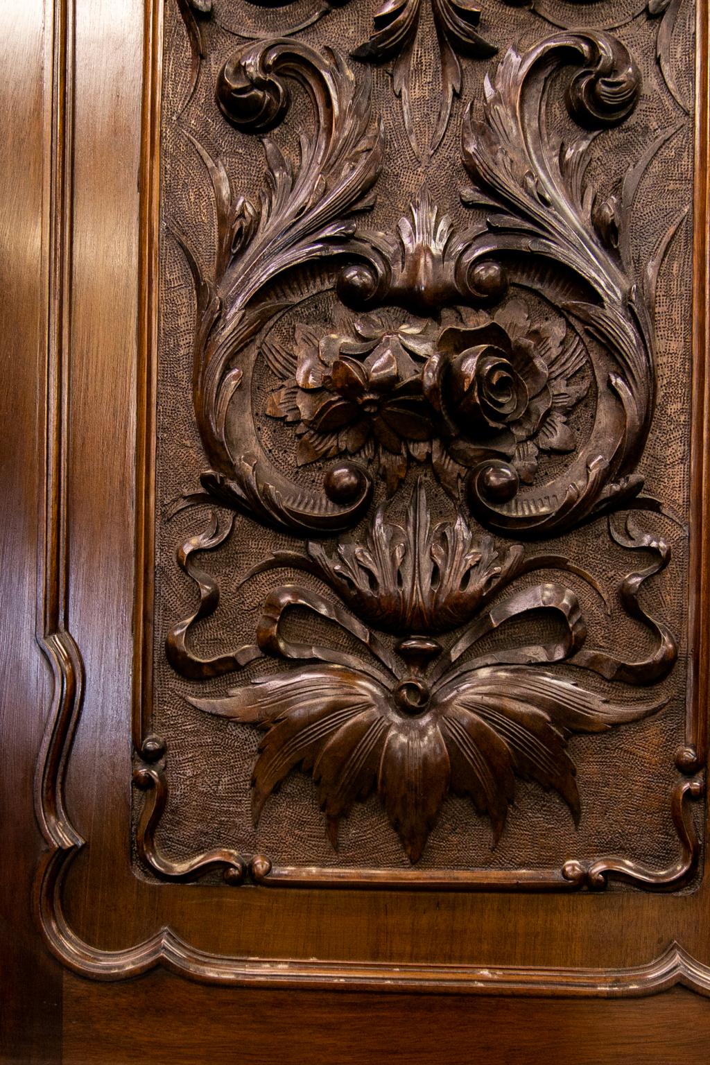 English Solid Mahogany Armoire, has extraordinary carved details in very high relief. The doors have shaped beveled mirrors, and the upper center section has removable pullout / pull-out trays. The drawers are lined with heavy solid mahogany. The