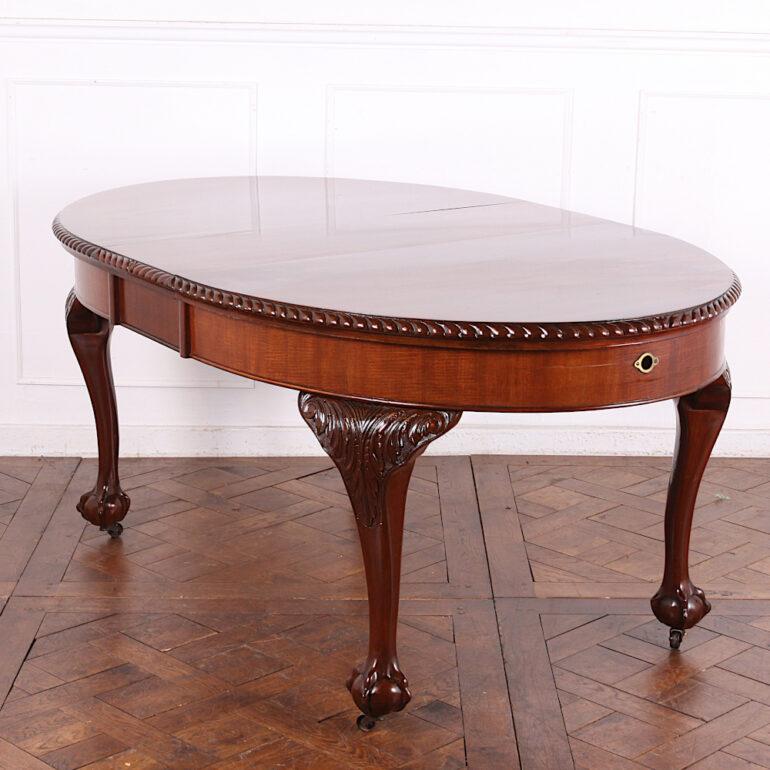20th Century English Solid Mahogany Chippendale Oval Dining Table with Leaf