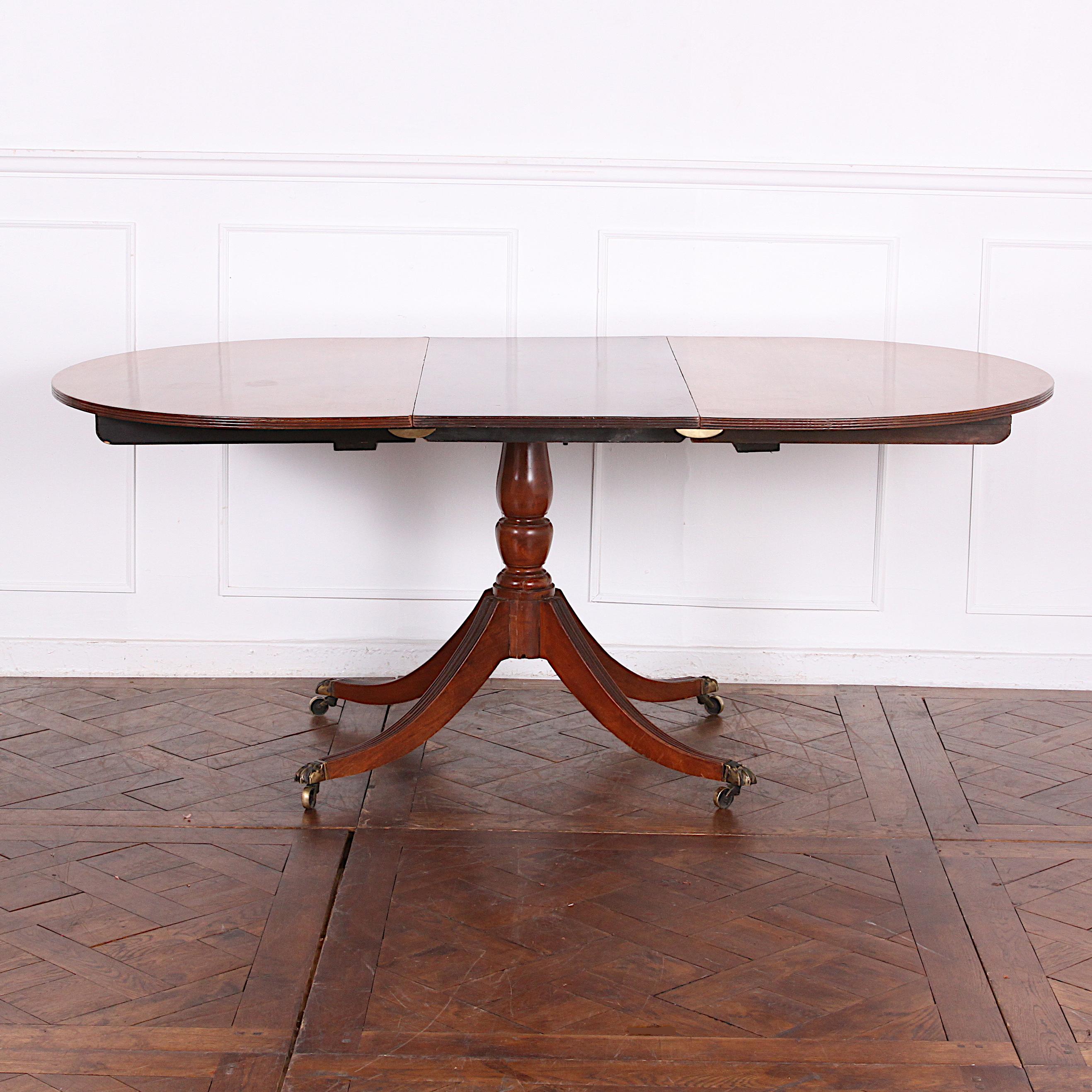 English Solid Mahogany Georgian Revival Single Pedestal Dining Table For Sale 2