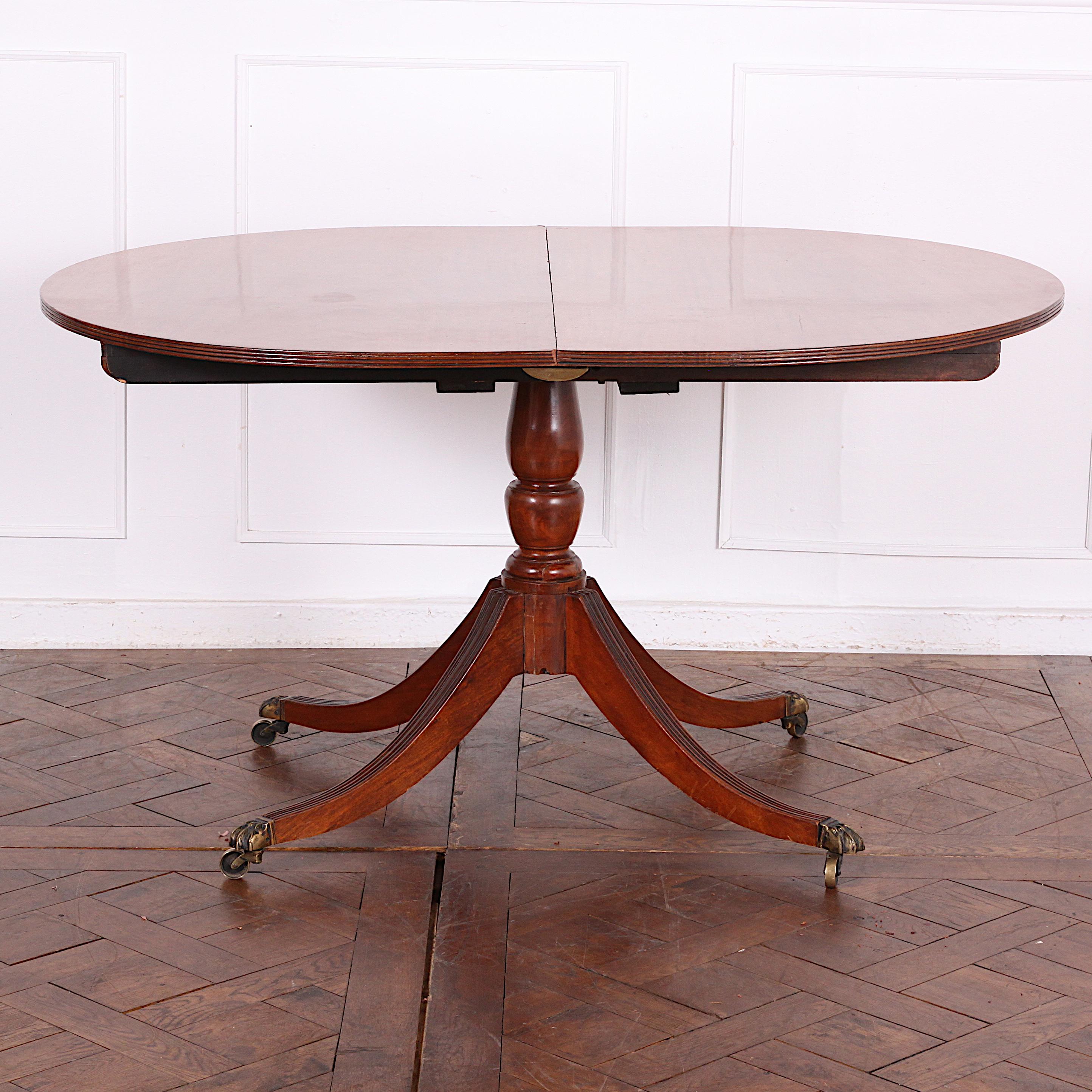 English Solid Mahogany Georgian Revival Single Pedestal Dining Table For Sale 4