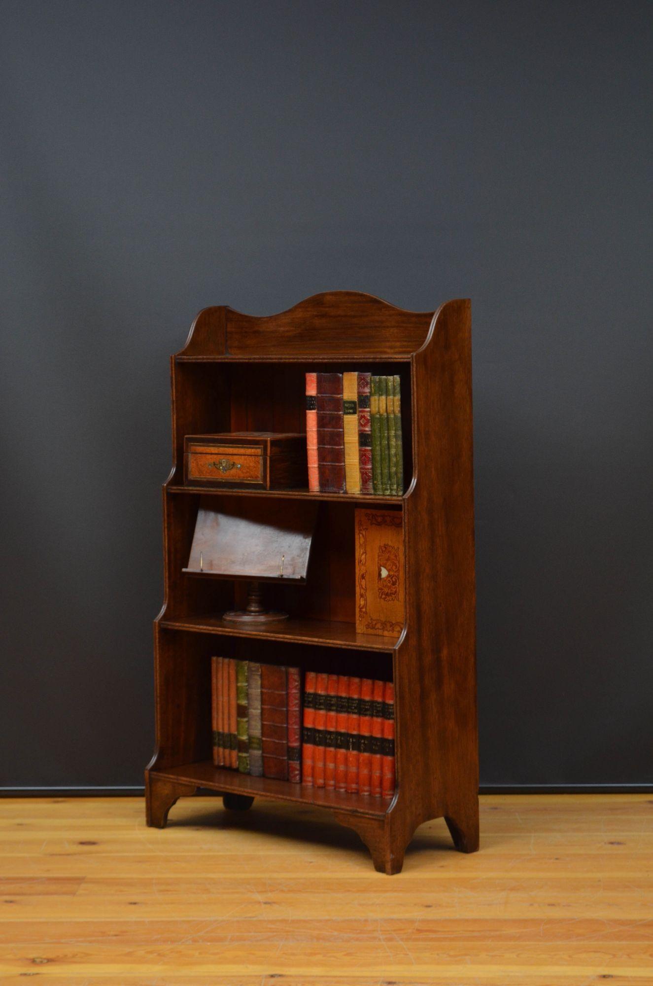 Libreria a cascata in mogano massiccio inglese In condizioni buone in vendita a Whaley Bridge, GB