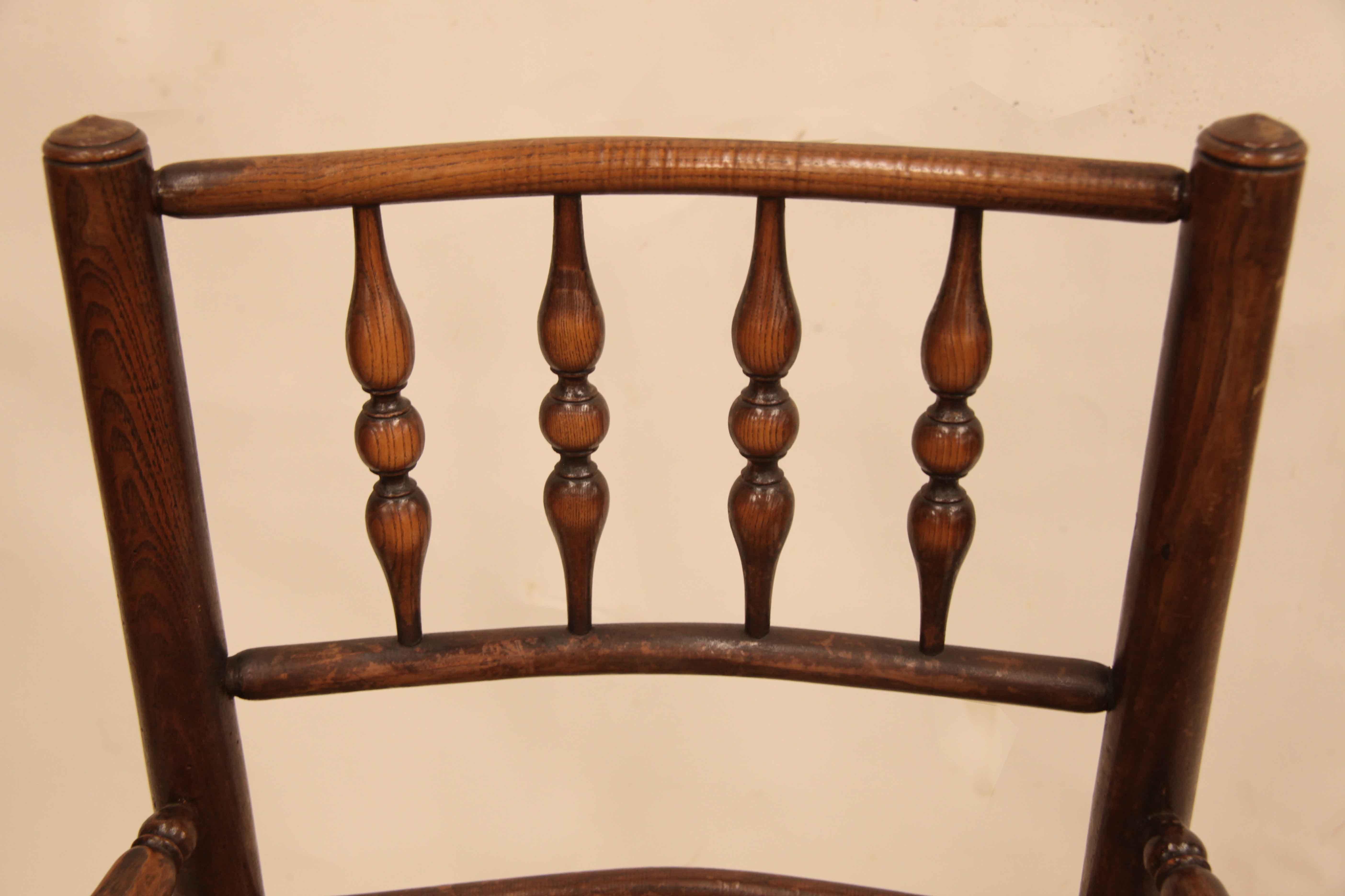 English Spindle Back Chair In Good Condition For Sale In Wilson, NC