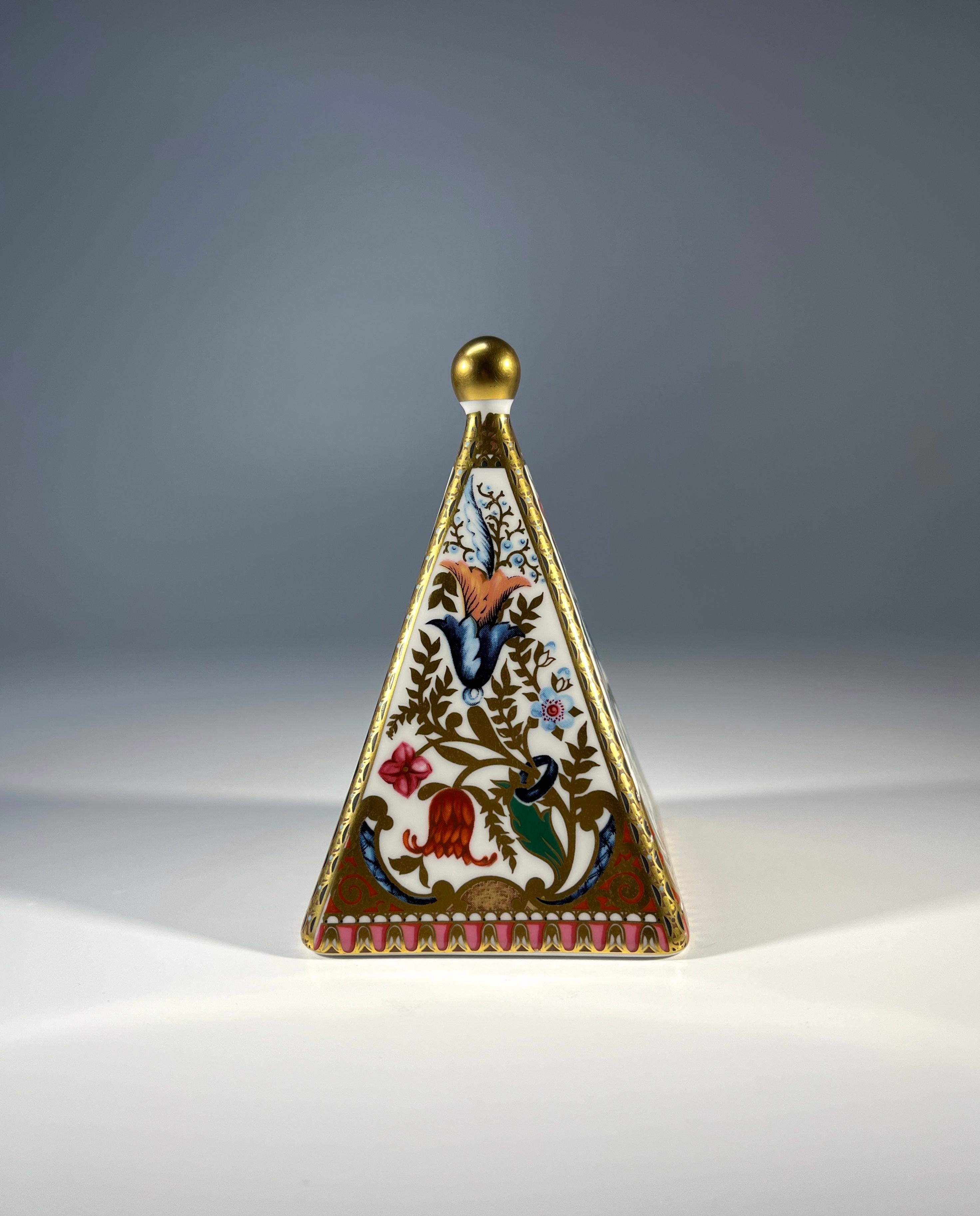 Englischer Briefbeschwerer aus Spode-Knochenporzellan Pyramide, vergoldete Imari (Hochviktorianisch) im Angebot