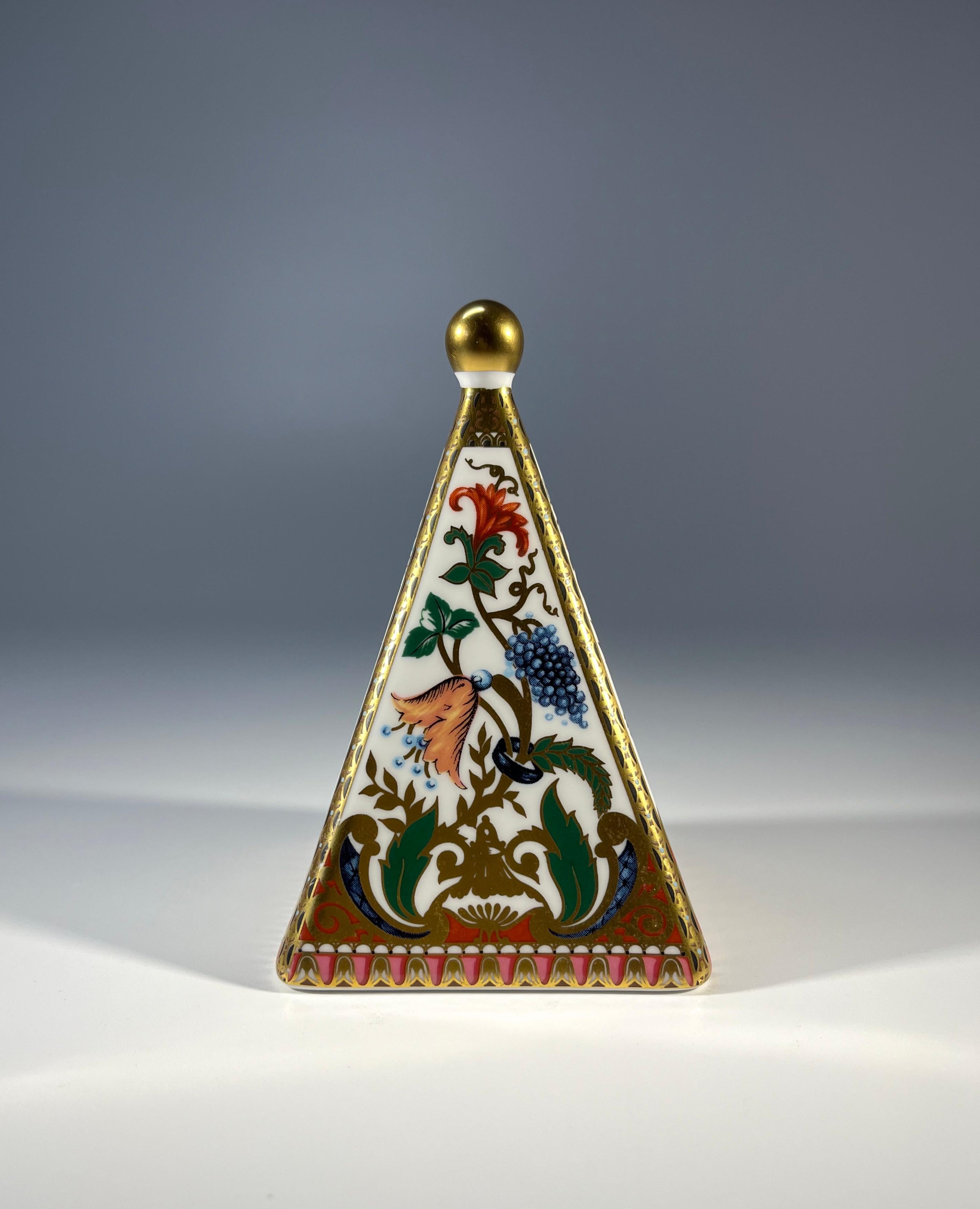 Englischer Briefbeschwerer aus Spode-Knochenporzellan Pyramide, vergoldete Imari (Glasiert) im Angebot