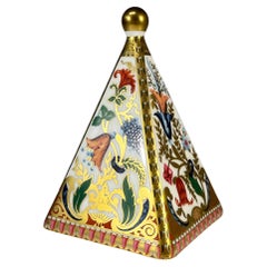 Englischer Briefbeschwerer aus Spode-Knochenporzellan Pyramide, vergoldete Imari