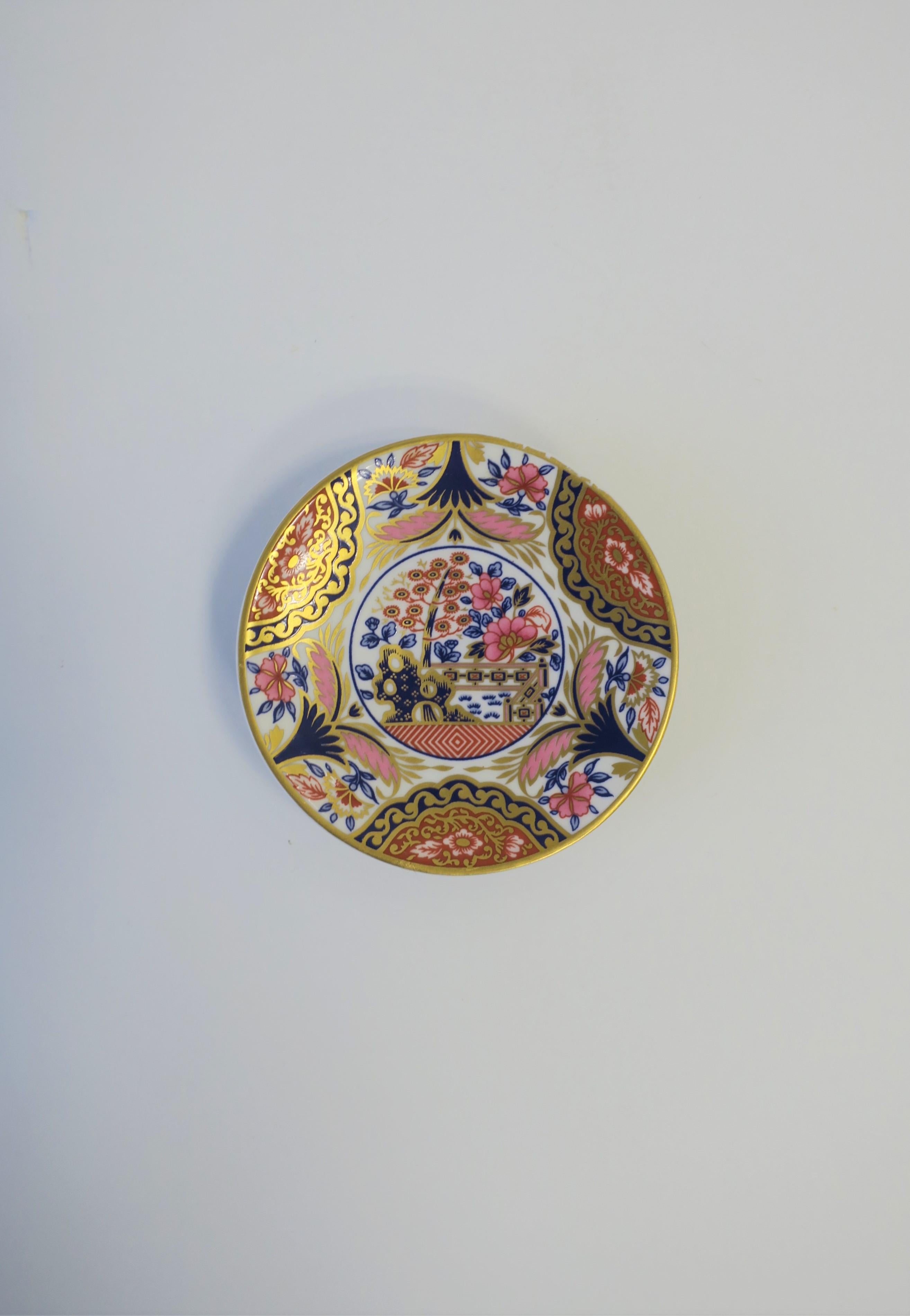 English Spode Blue White Gold Porcelain Jewelry Dish with Chinoiserie Design In Good Condition For Sale In New York, NY