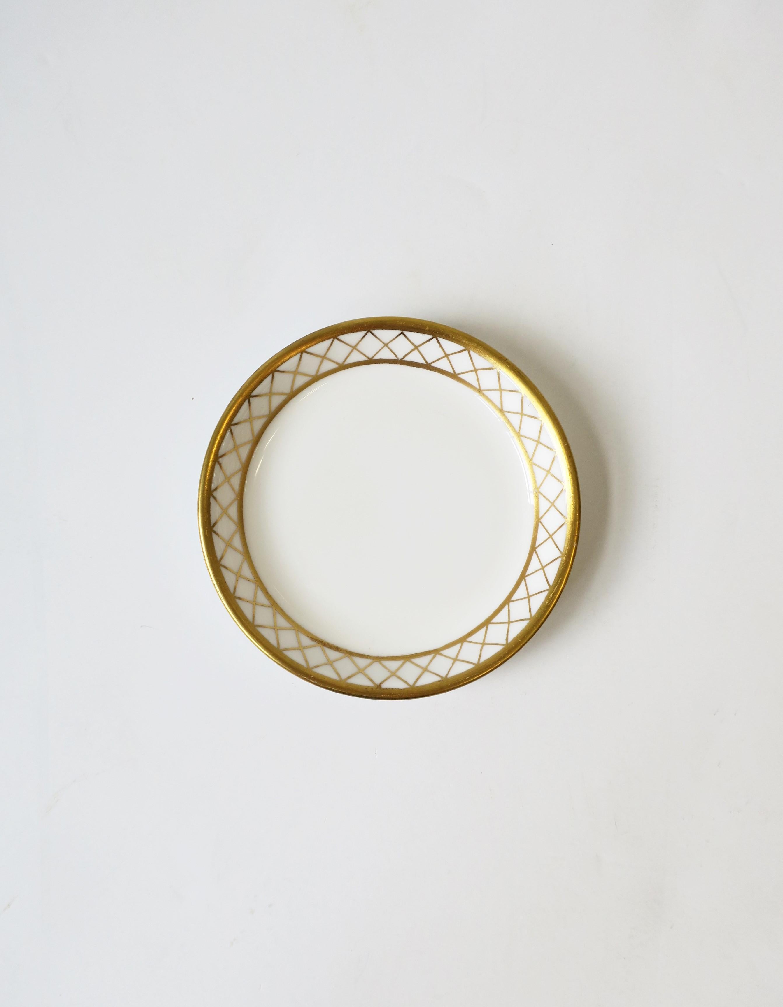 ** There are five (5) available, each sold separately, as per listing. 

A beautiful English Spode white porcelain 'jewelry' dish with a gold line-edged rim and 'x' design, circa 20th century, England. A great piece to hold jewelry (as demonstrated)