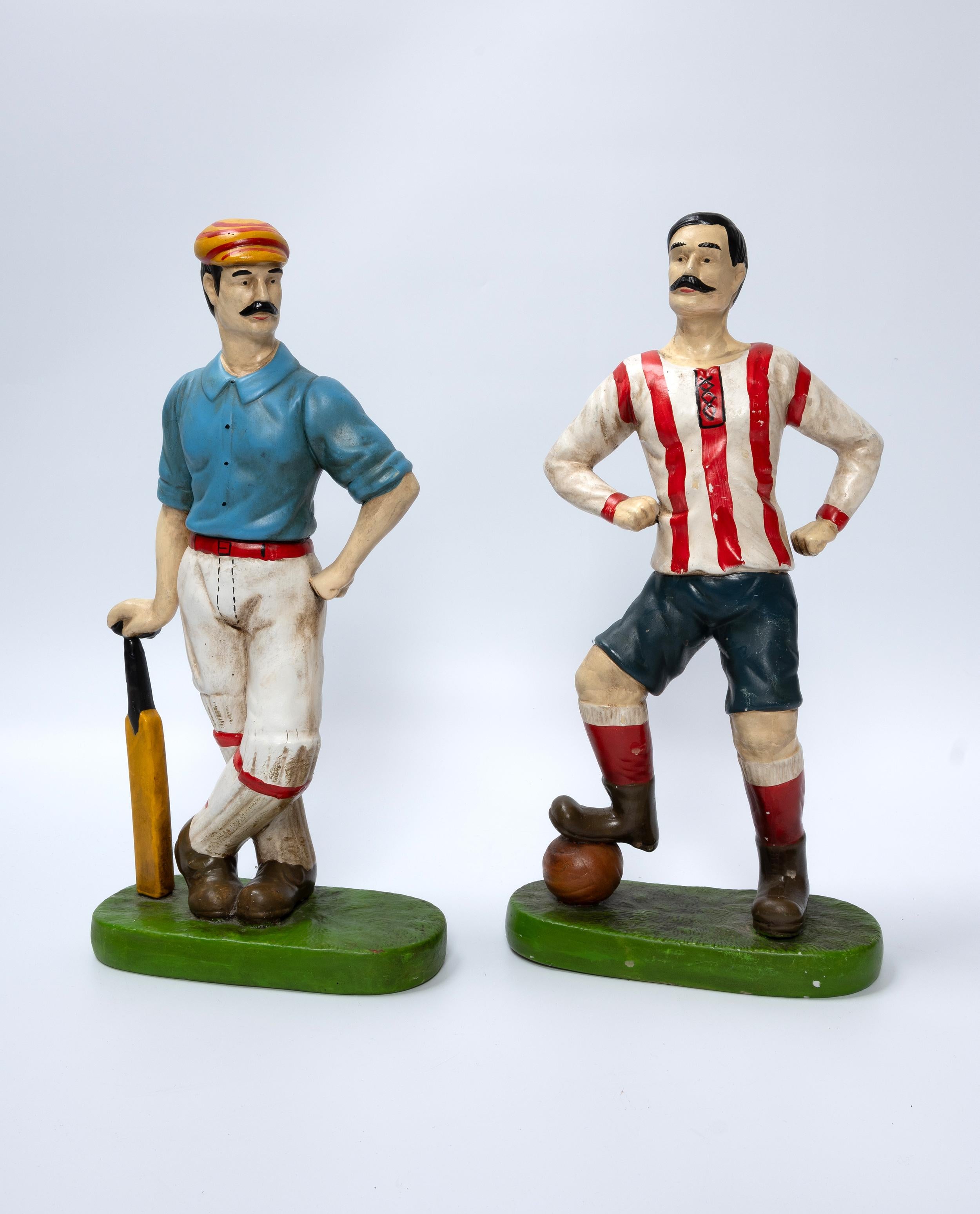English Sporting Figures Of A Cricketer And A Footballer C.1920

Dimensions:
Foottballer:
h41cm
w21cm
d9.5cm

Cricketer:
h40cm
w20cm
d9cm

In very good condition commensurate of age (please refer to photos).