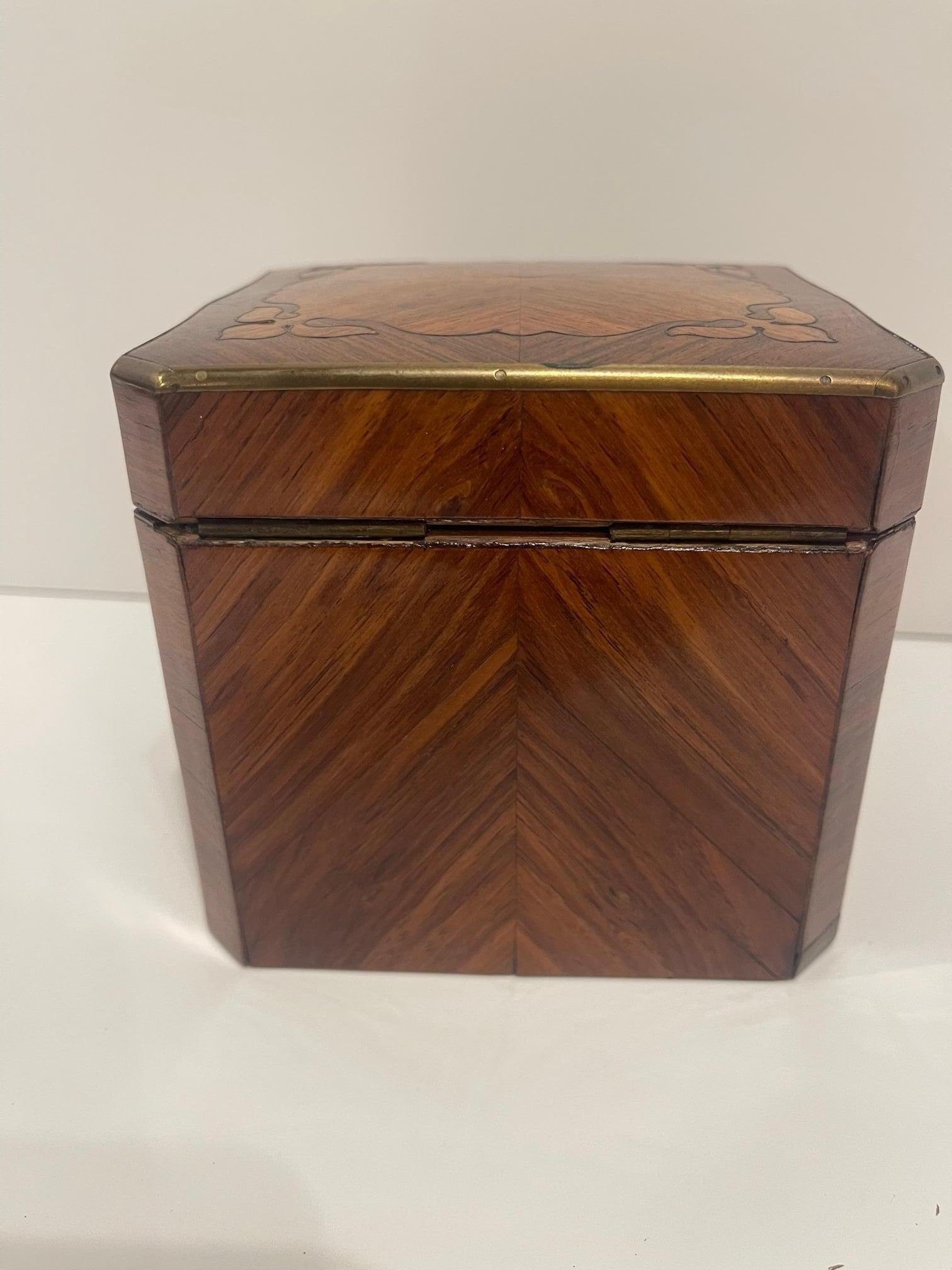English Square Burl Tea Caddy Brass Stringing and Interior Lid, 19th Century For Sale 2