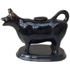 Crémier anglais en forme de vache noire du Staffordshire, vers 1880