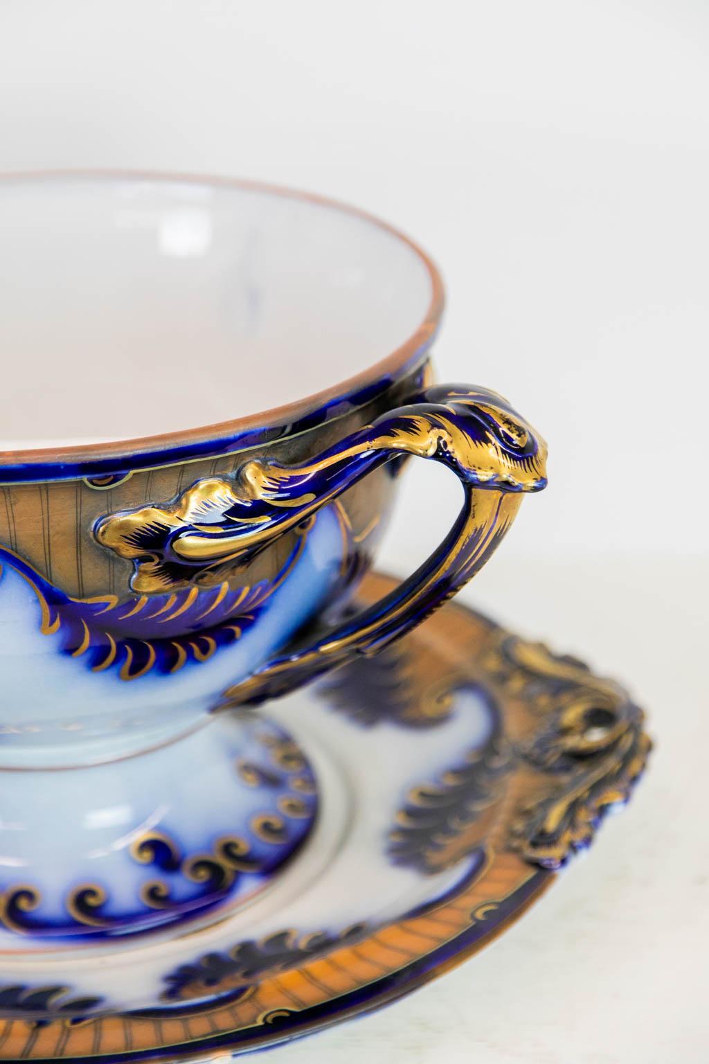 Porcelaine Soupière et base anglaise Staffordshire bleue à flûte en vente