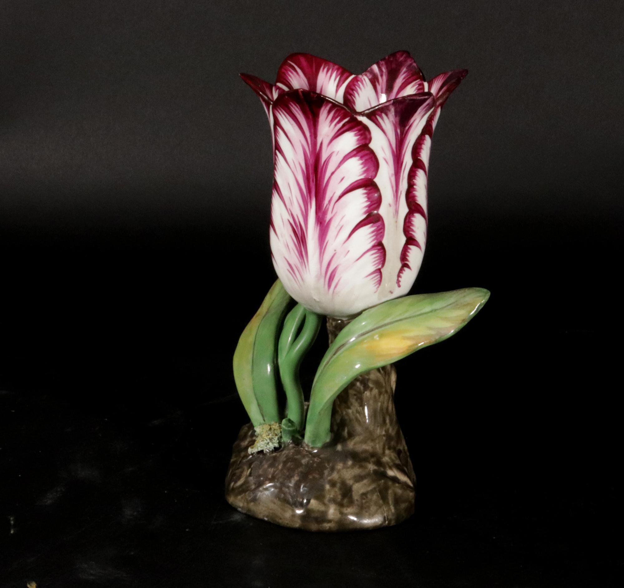 XIXe siècle Grand vase tulipe anglais en porcelaine du Staffordshire