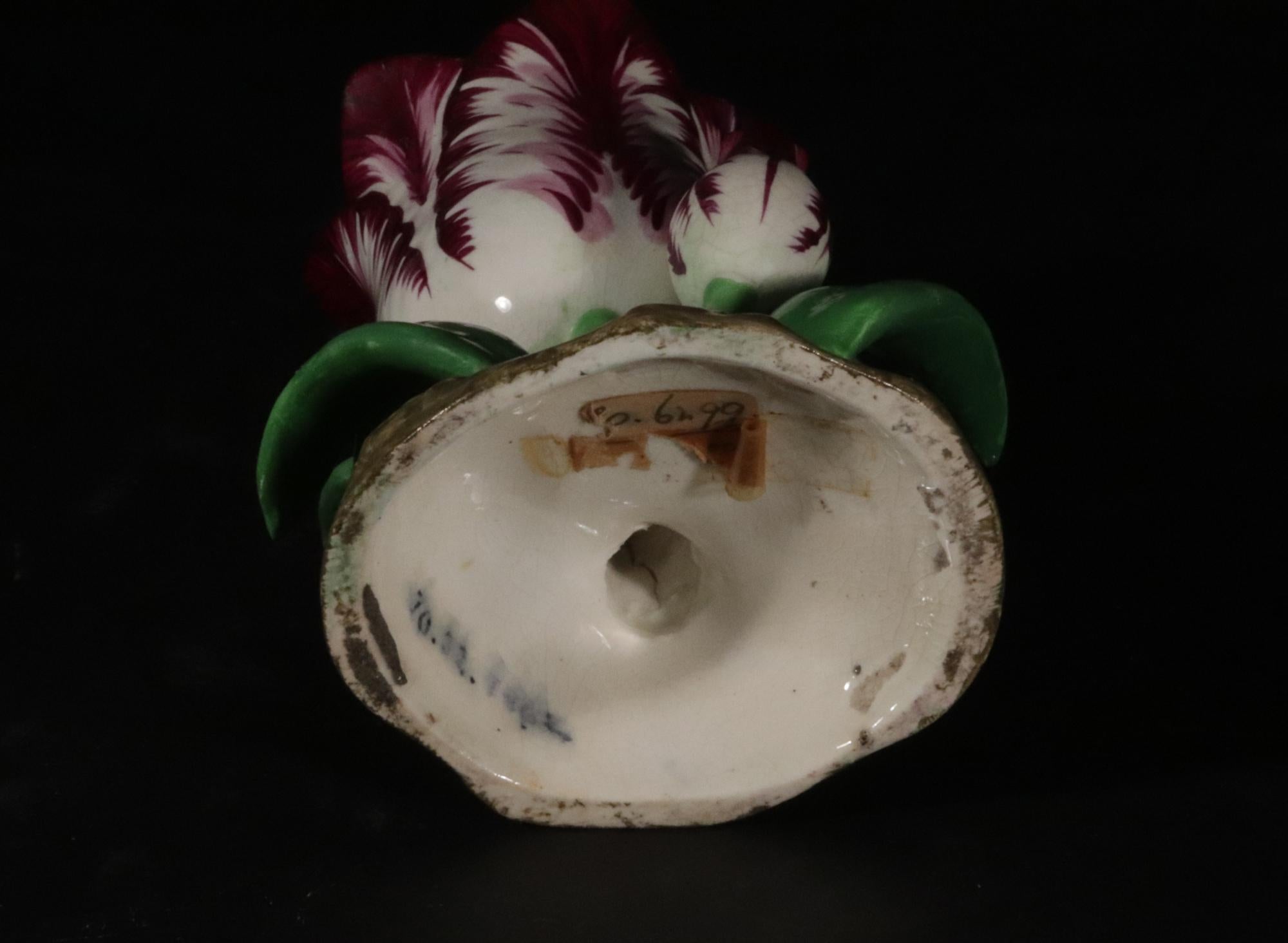 Grand vase tulipe anglais en porcelaine du Staffordshire 3