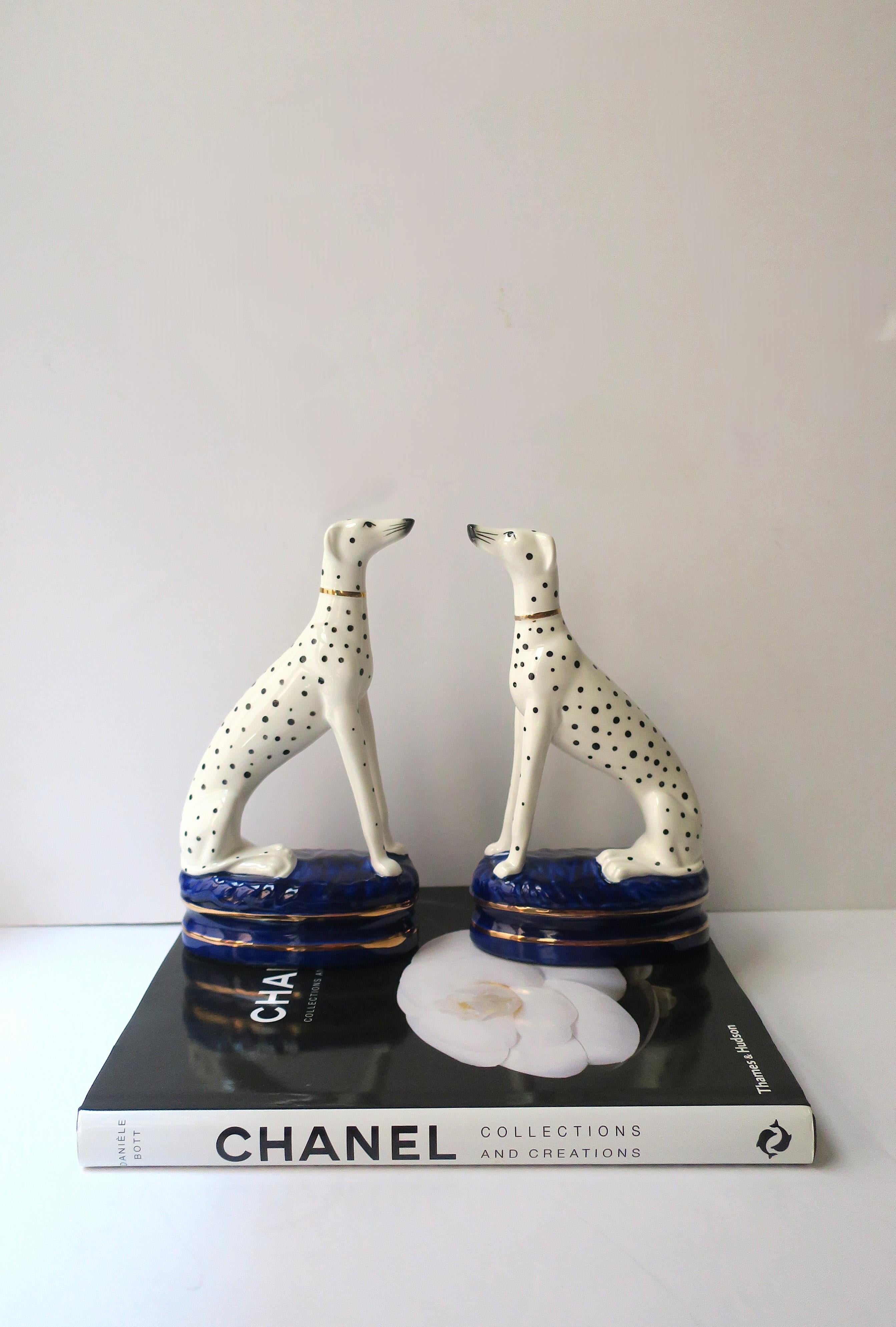 English Porcelain Dogs Decorative Objects Bookends, Pair In Good Condition In New York, NY