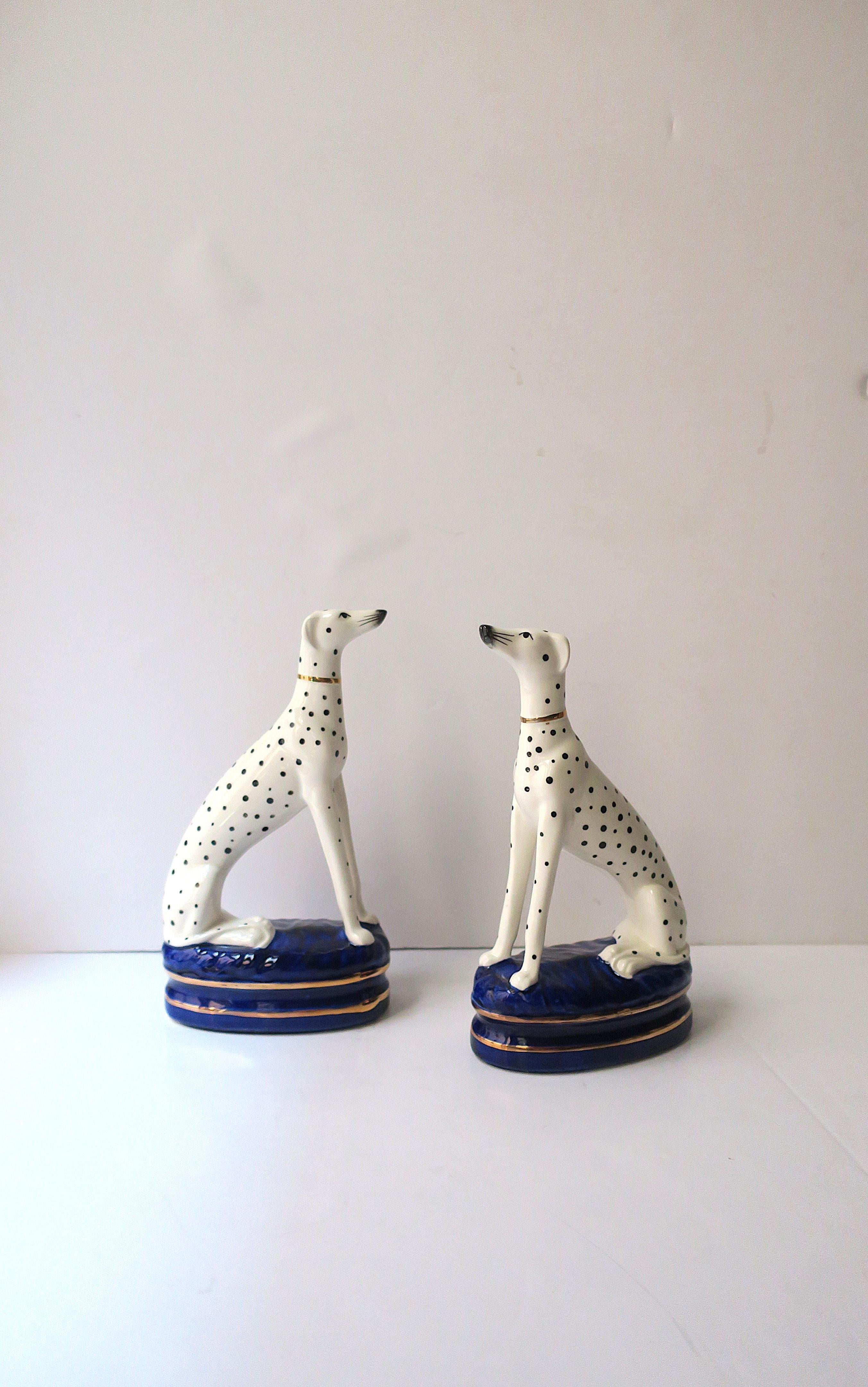 20th Century English Porcelain Dogs Decorative Objects Bookends, Pair