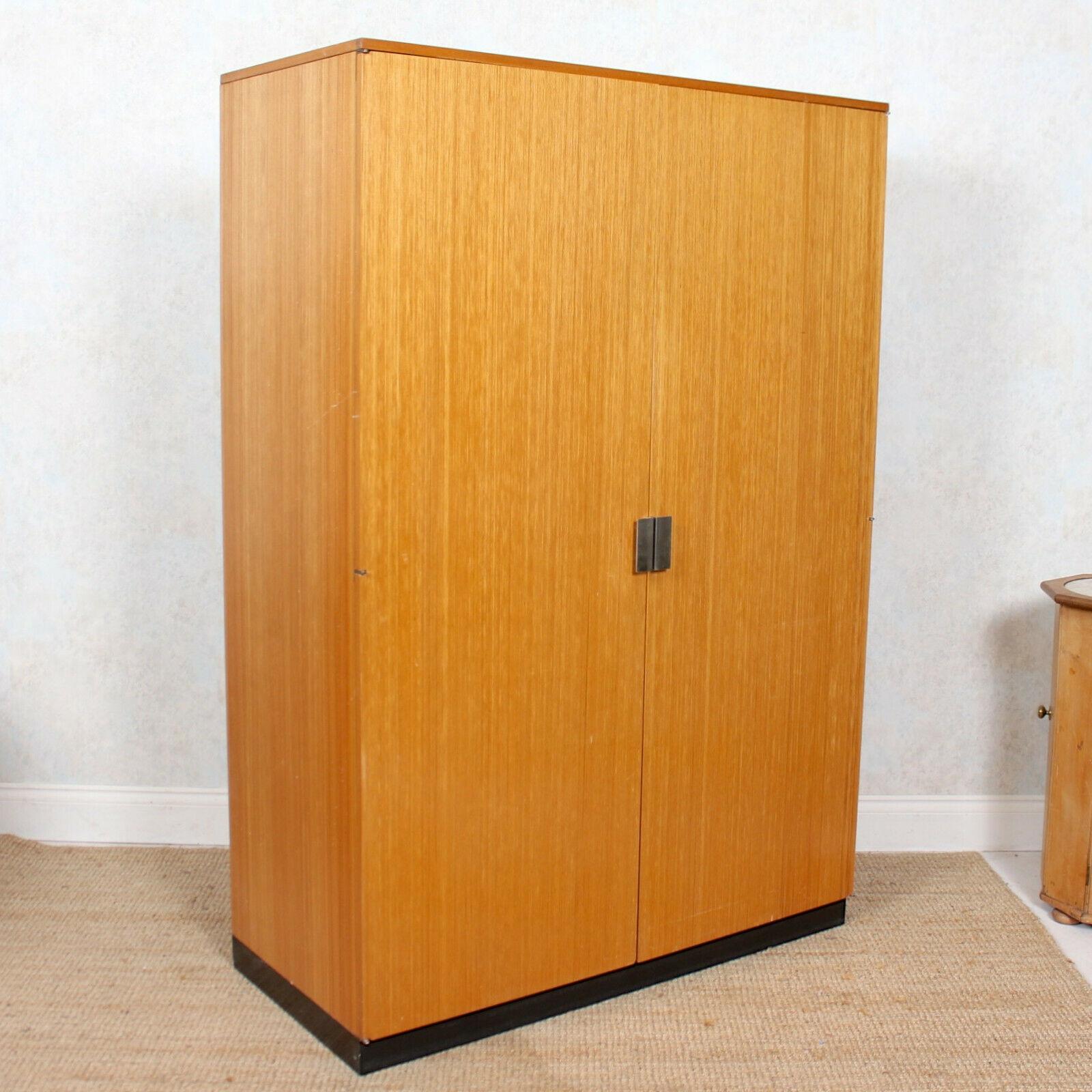 English Stag Wardrobe Retro Double Compactum In Good Condition For Sale In Newcastle upon Tyne, GB