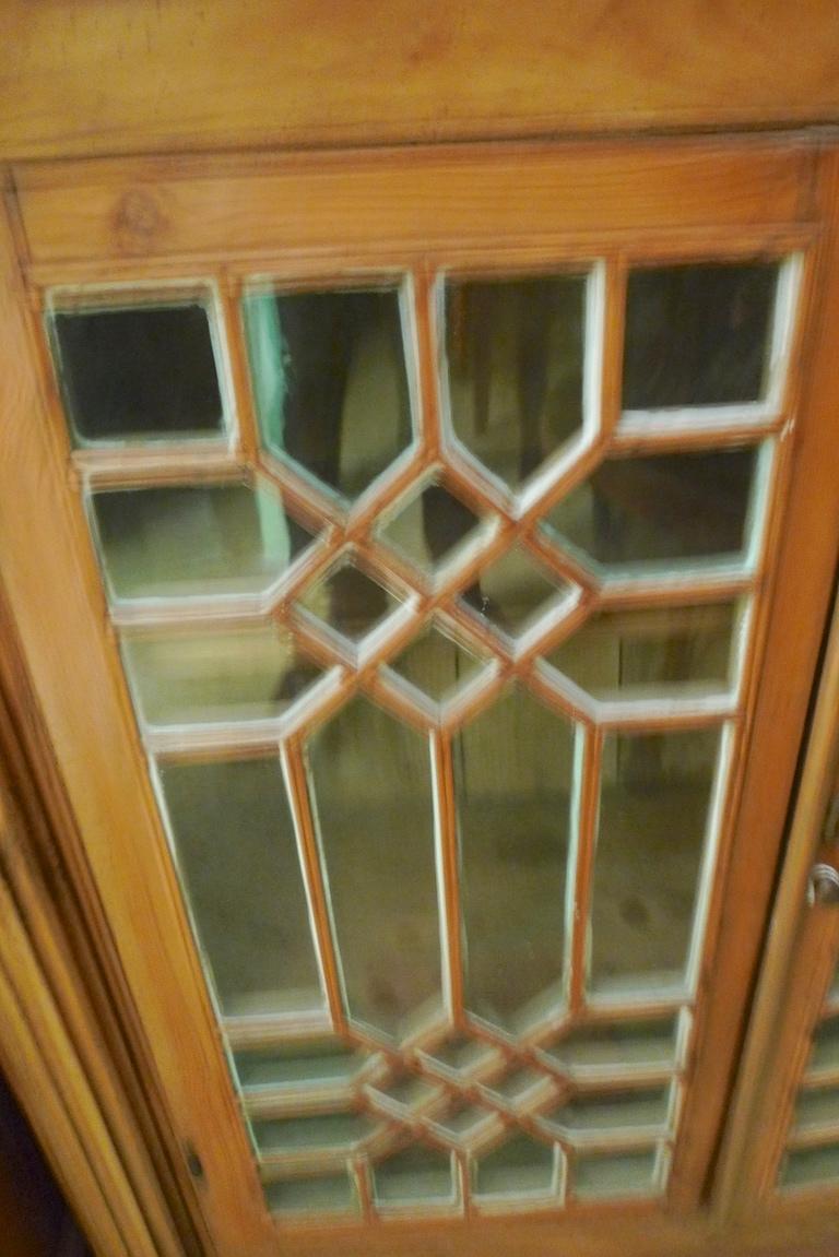 English Stained Glass Cabinet with 2 Doors and 2 Shelves with Original Glass For Sale 9