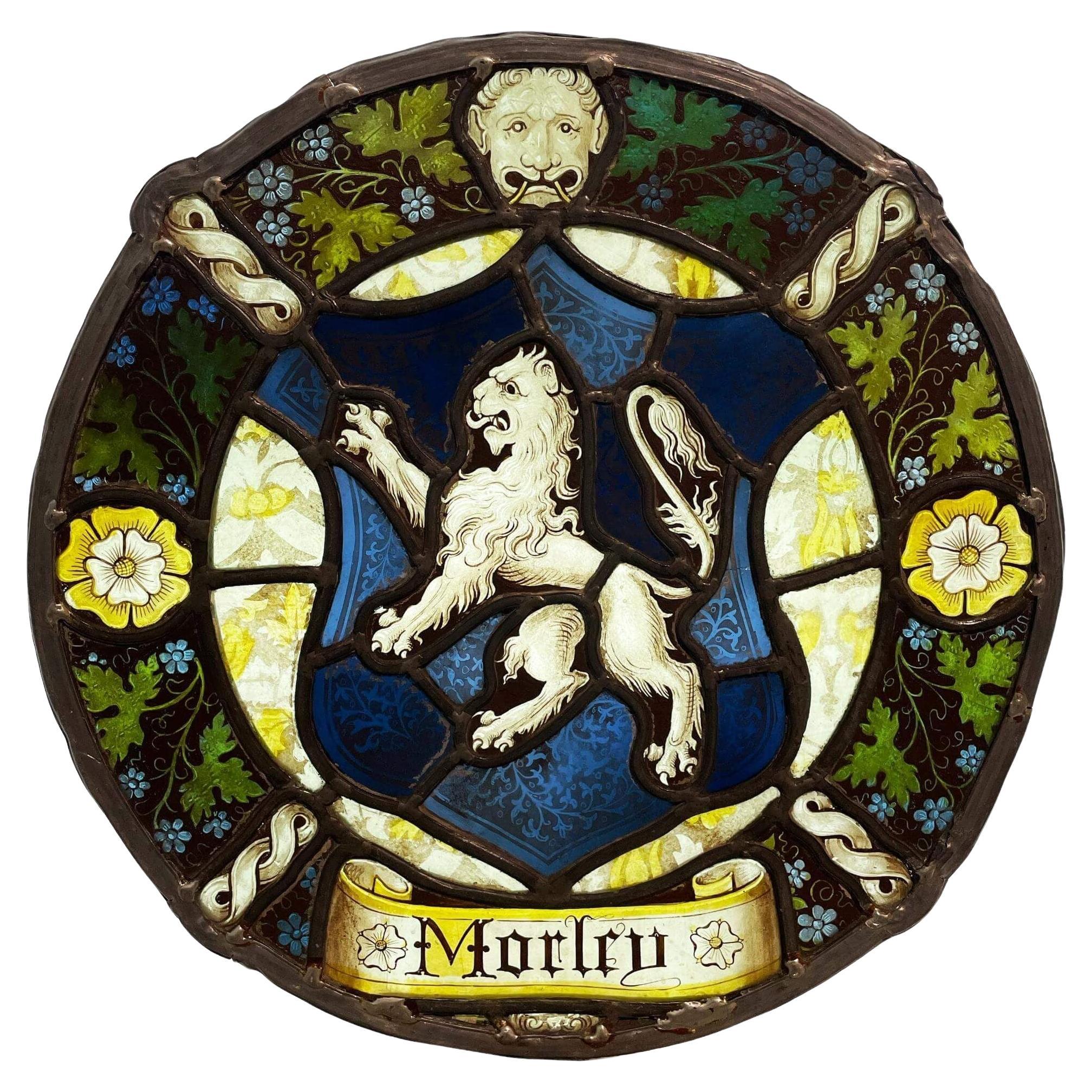 Englisches rundes Glasgemälde aus Buntglas des Wappens der Familie Morley im Angebot