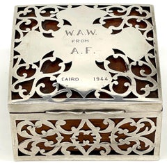 Caja de plata inglesa de Birmingham, 1905 y madera de alcanfor, inscripción de la Segunda Guerra Mundial en El Cairo