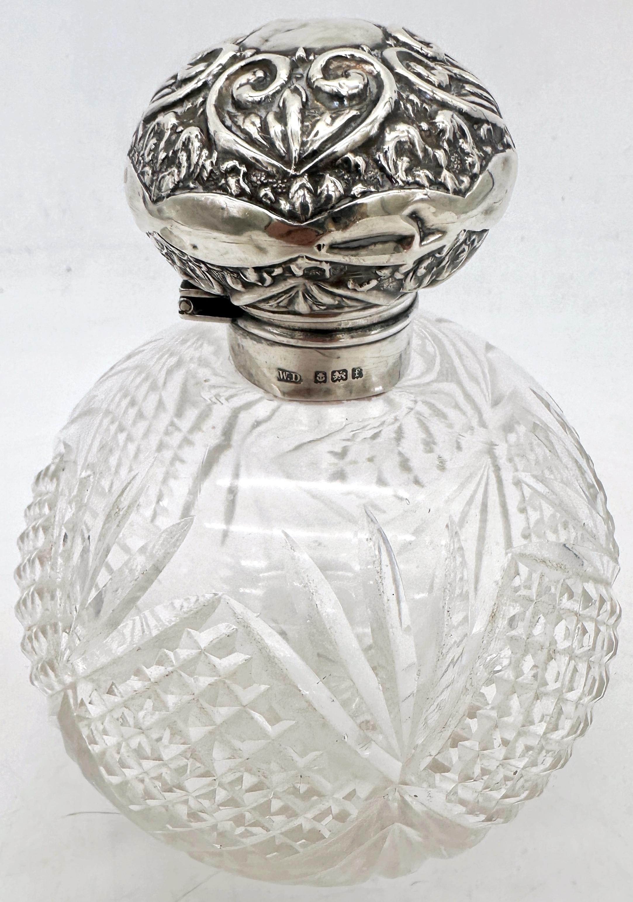 Perfume inglés de cristal tallado y esterlina, Birmingham 1905, William Dudley' en Bueno estado para la venta en West Palm Beach, FL