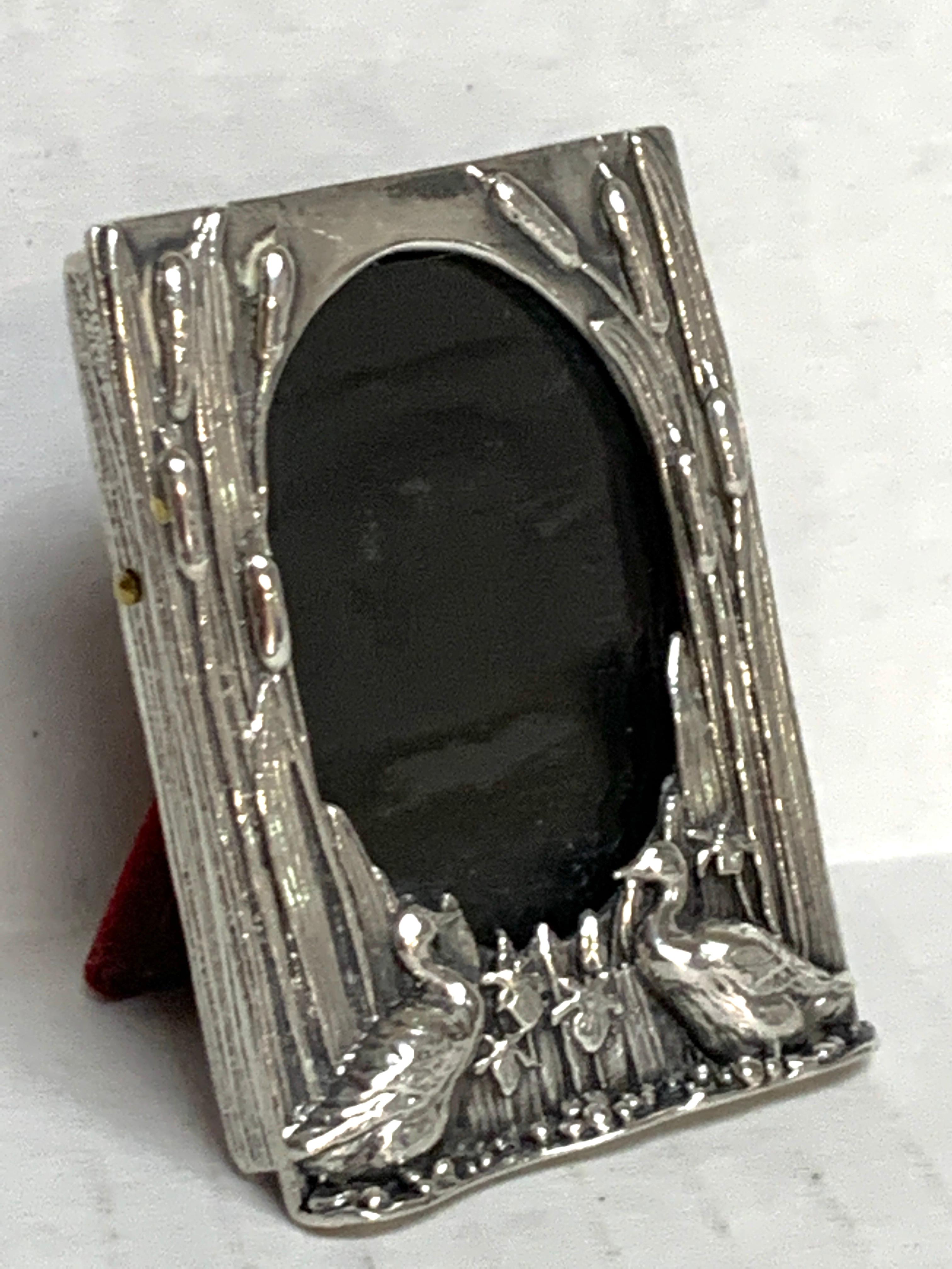 English Sterling Duck Motif Small Frame, Birmingham, 1985 In Good Condition In West Palm Beach, FL