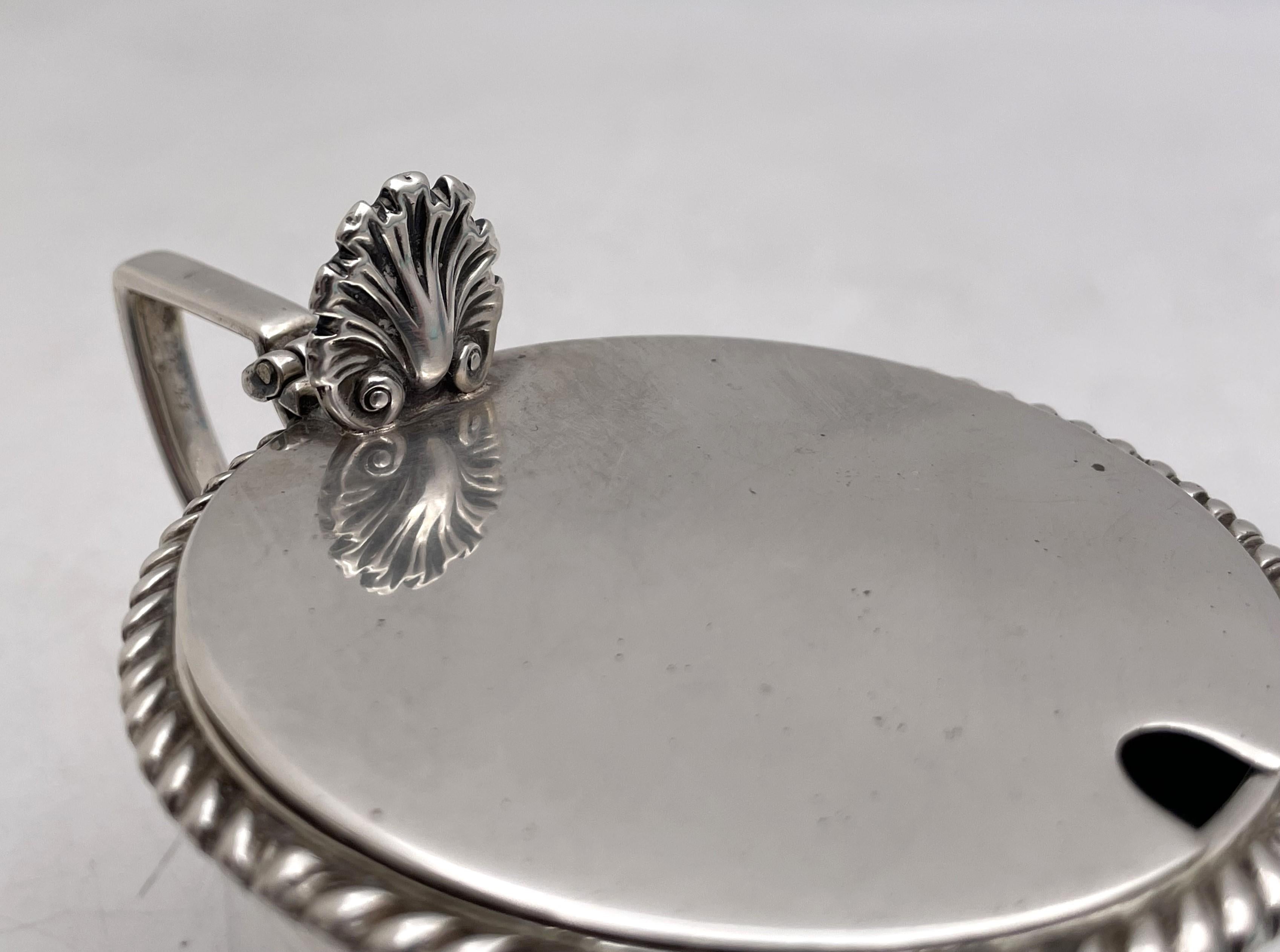 English Sterling Silver 1890 Victorian Mustard Pot with Glass Liner and Spoon In Good Condition For Sale In New York, NY